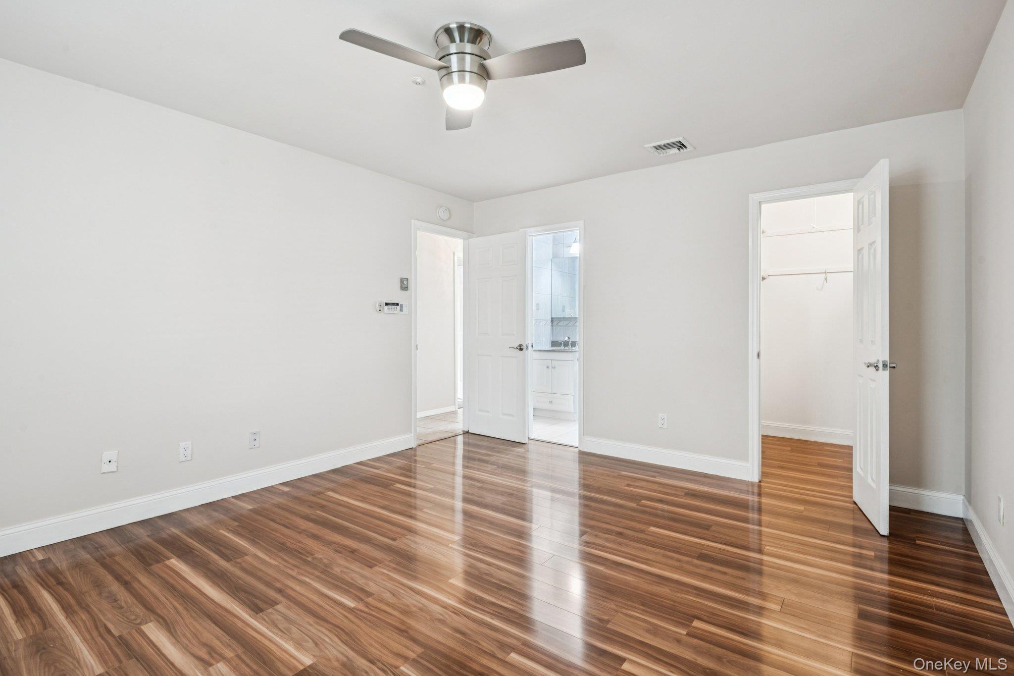 #10 photo, 5 Fredricksburg Court, Coram , NY 11727