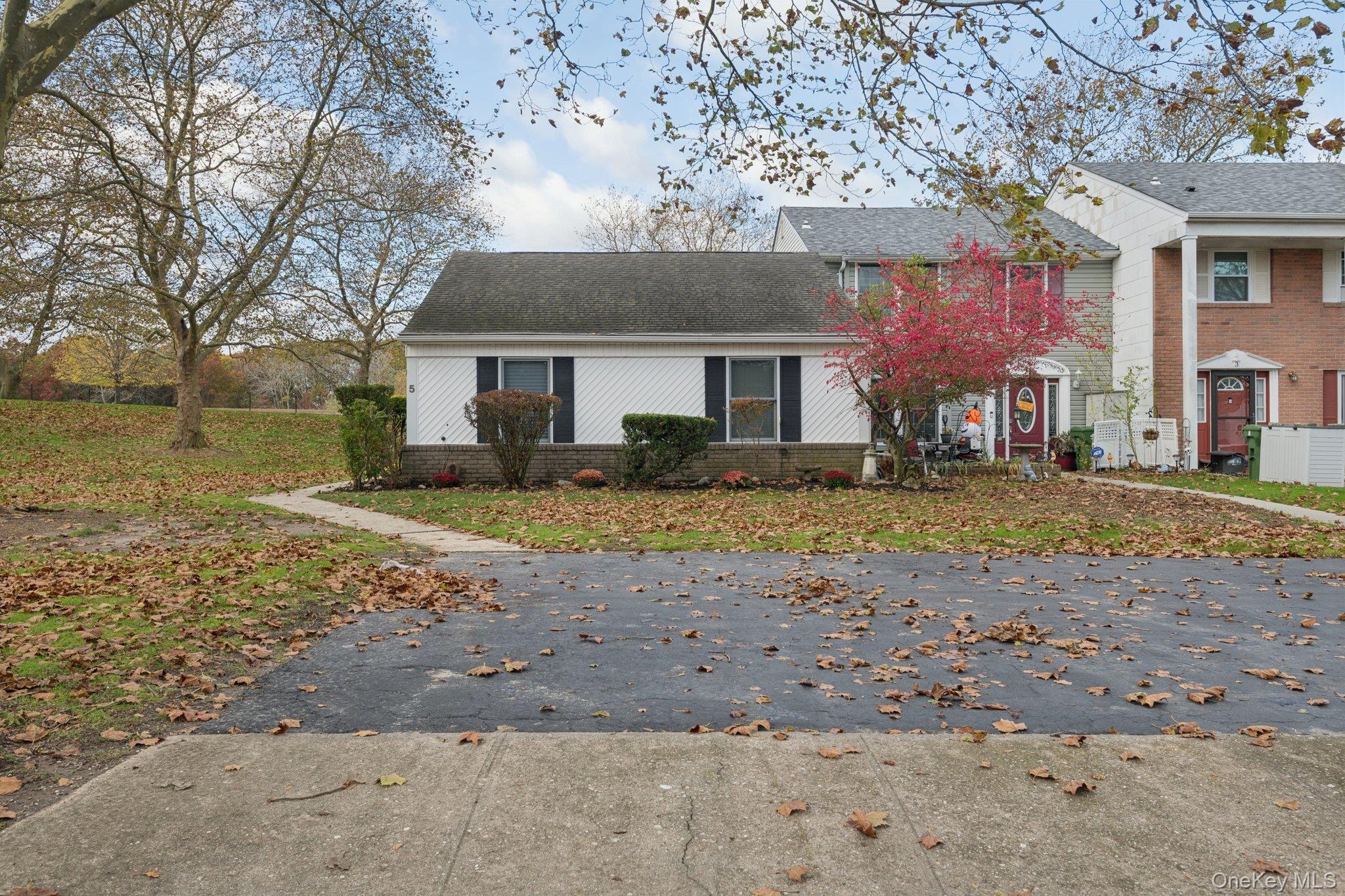 #17 photo, 5 Fredricksburg Court, Coram , NY 11727