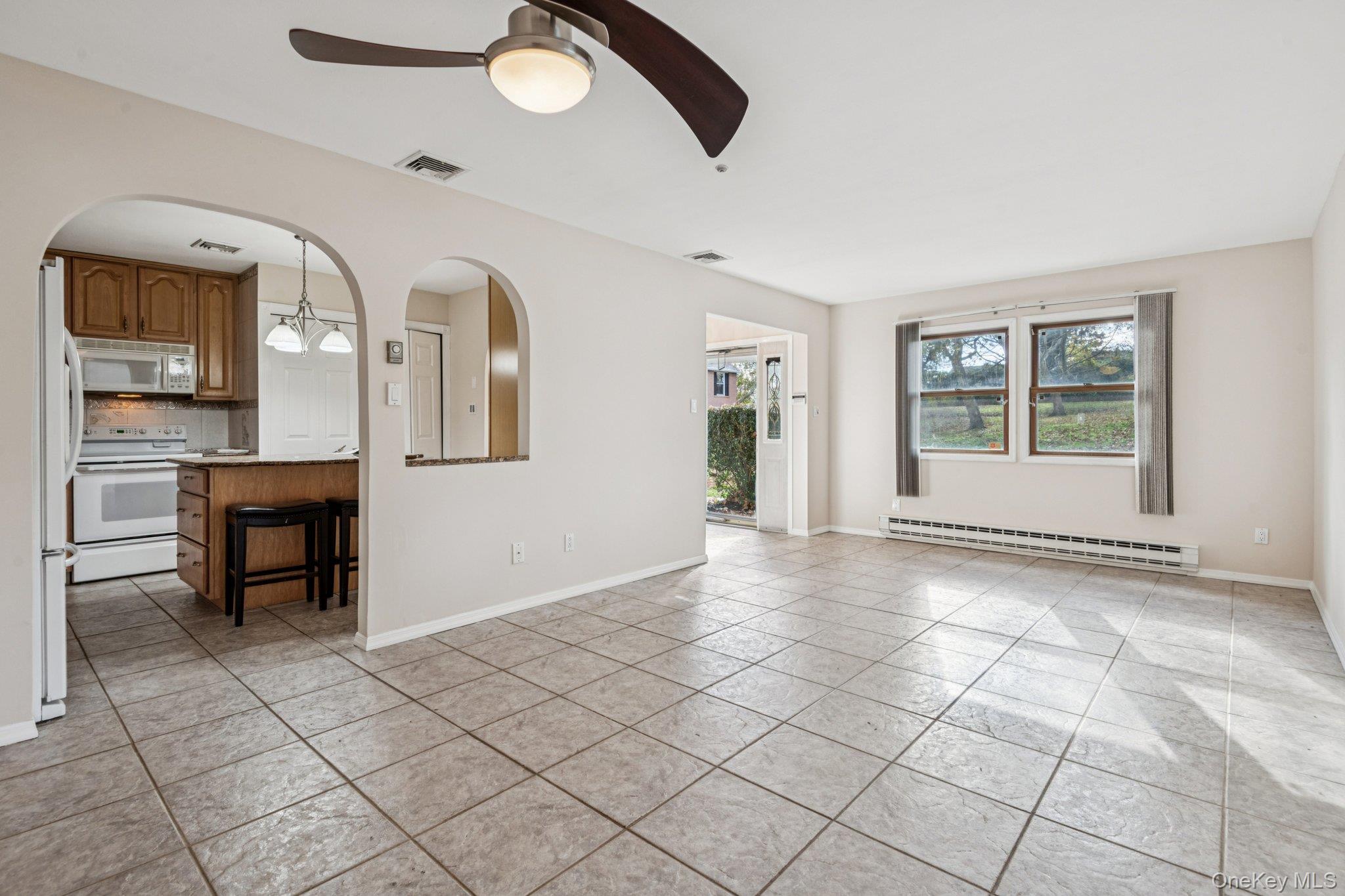 #4 photo, 5 Fredricksburg Court, Coram , NY 11727