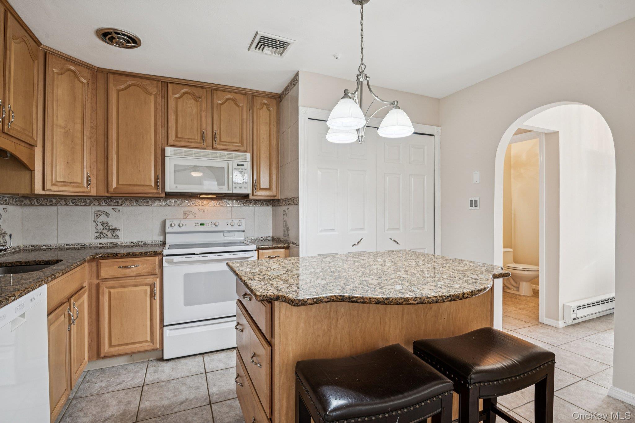 #7 photo, 5 Fredricksburg Court, Coram , NY 11727