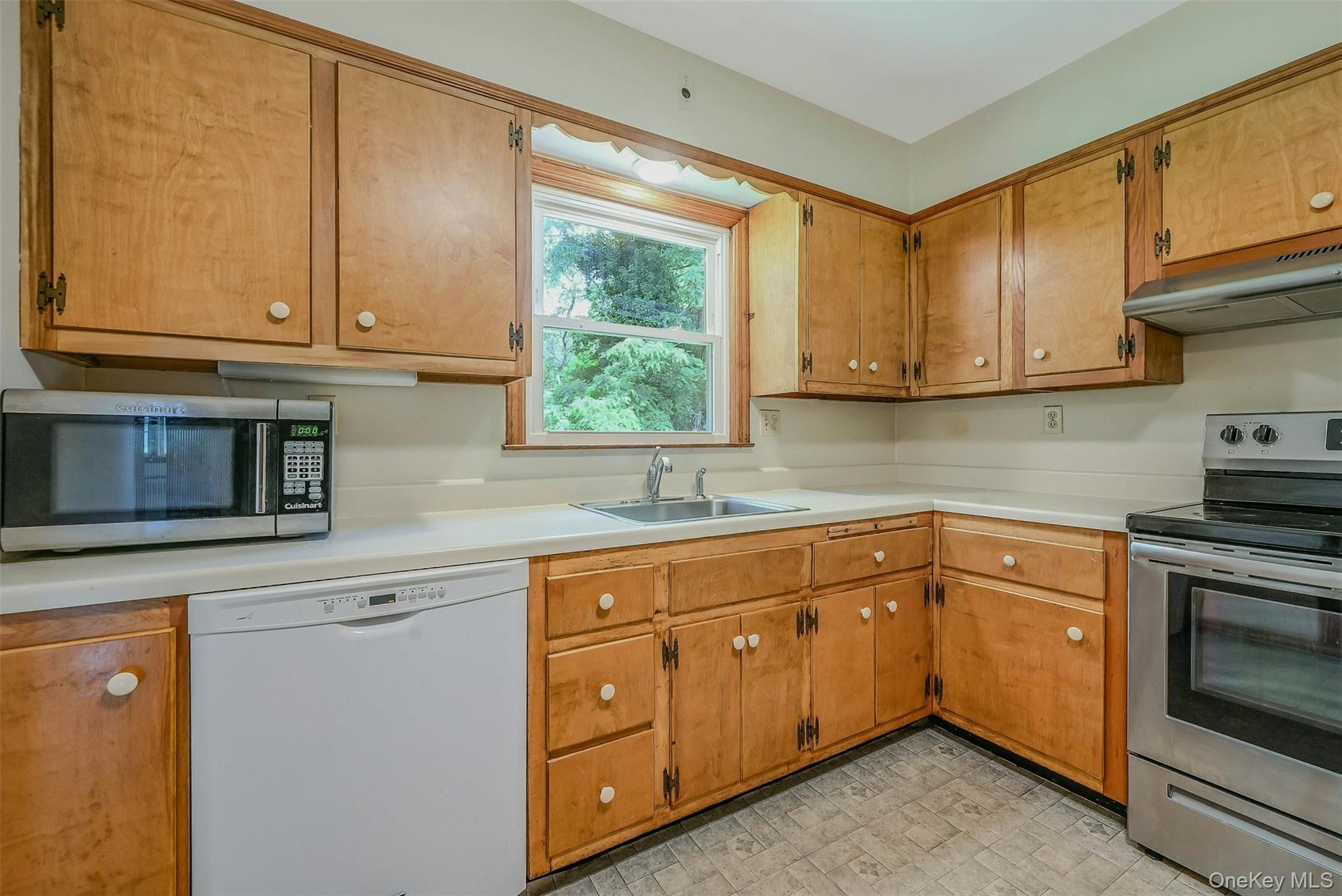 #10 photo, 33 Chestnut Street, Huntington , NY 11743