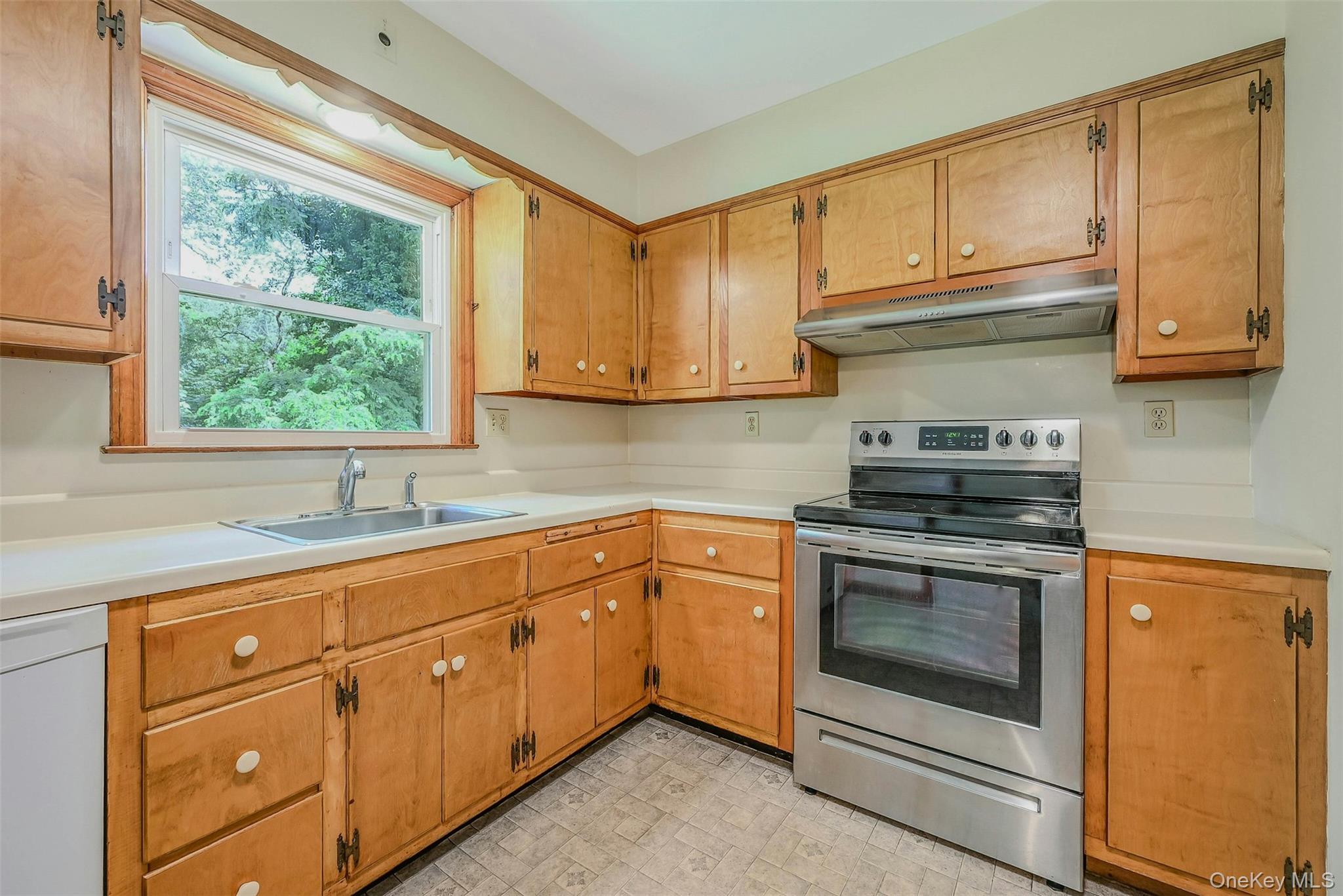 #11 photo, 33 Chestnut Street, Huntington , NY 11743