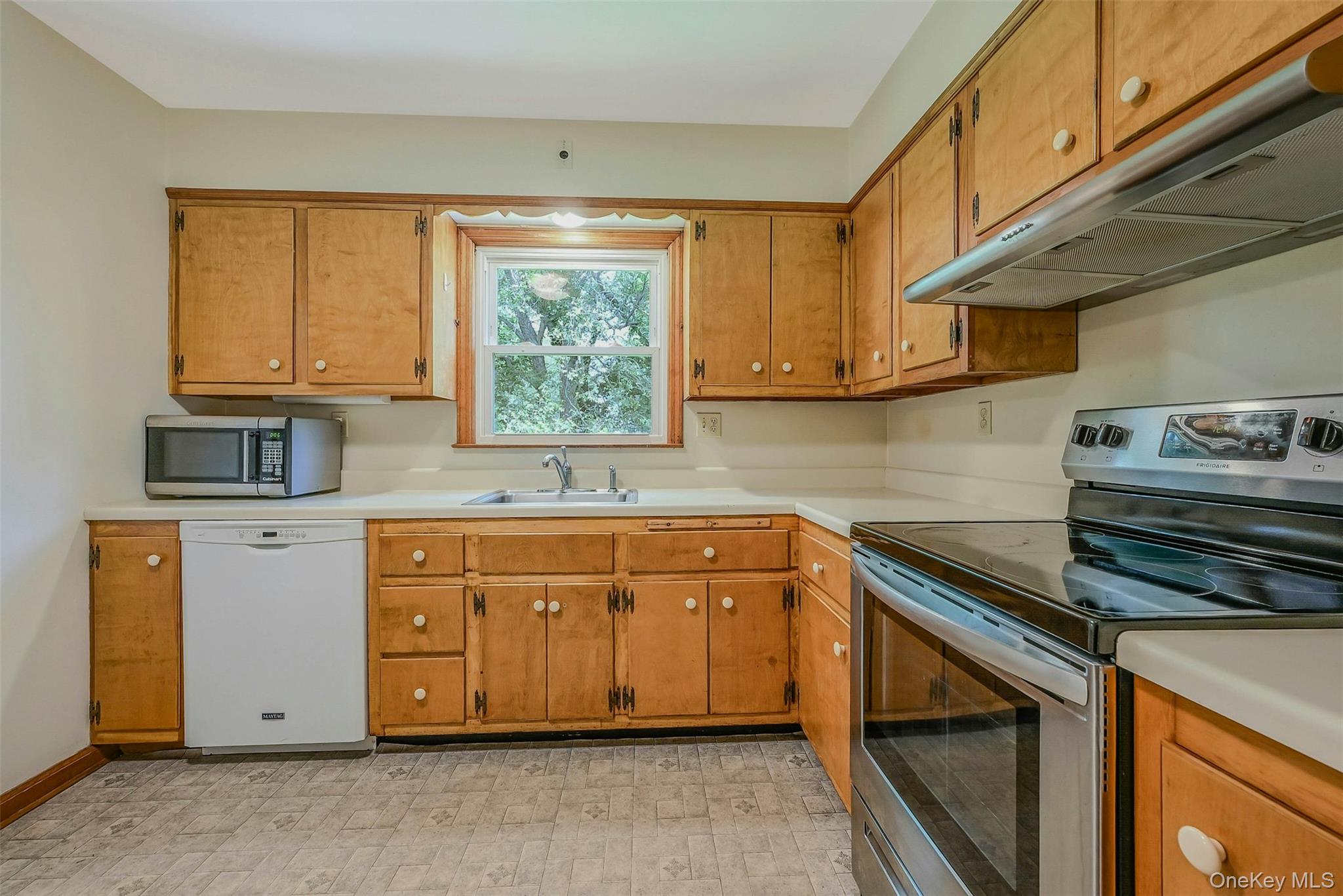 #12 photo, 33 Chestnut Street, Huntington , NY 11743