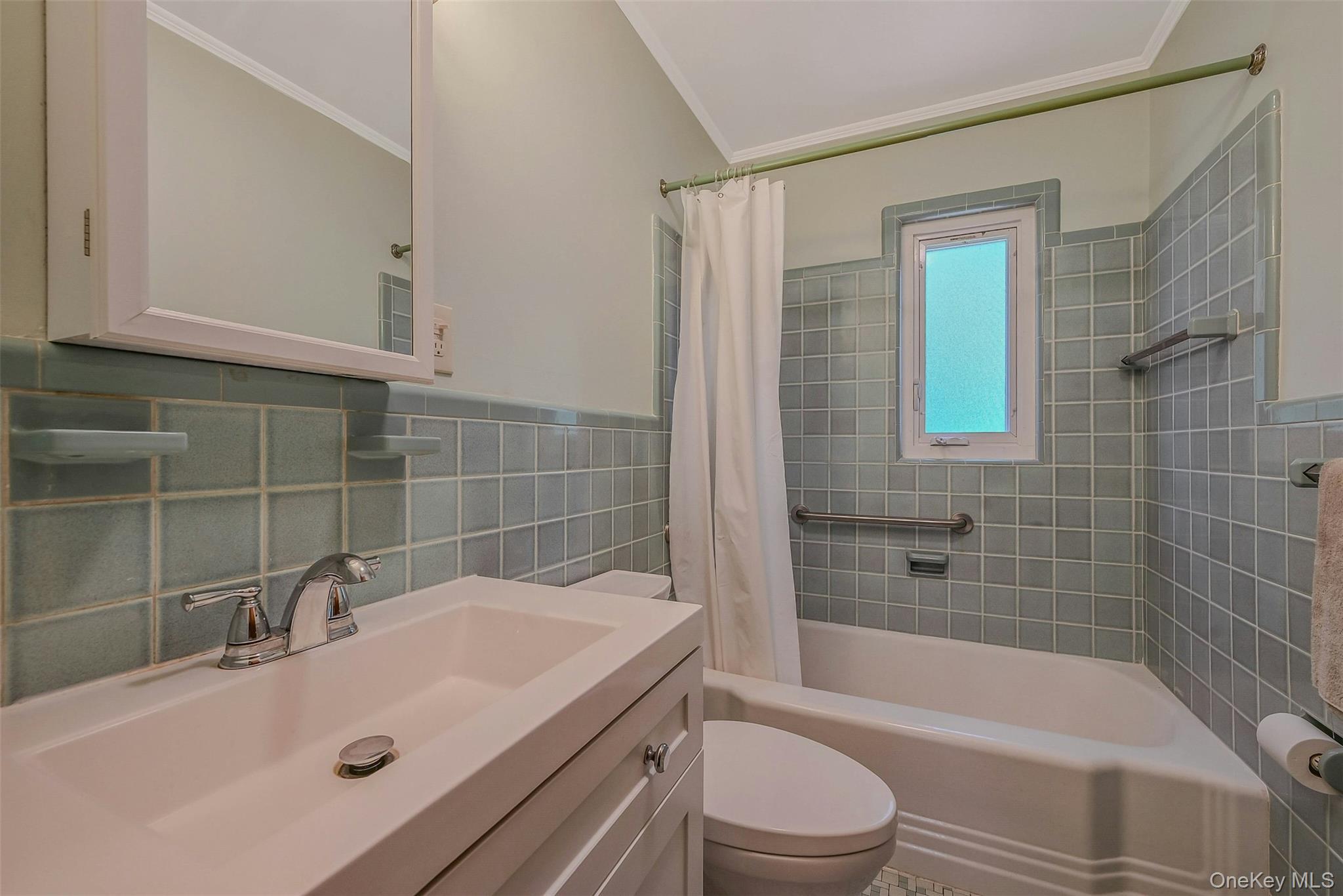 #19 photo, 33 Chestnut Street, Huntington , NY 11743