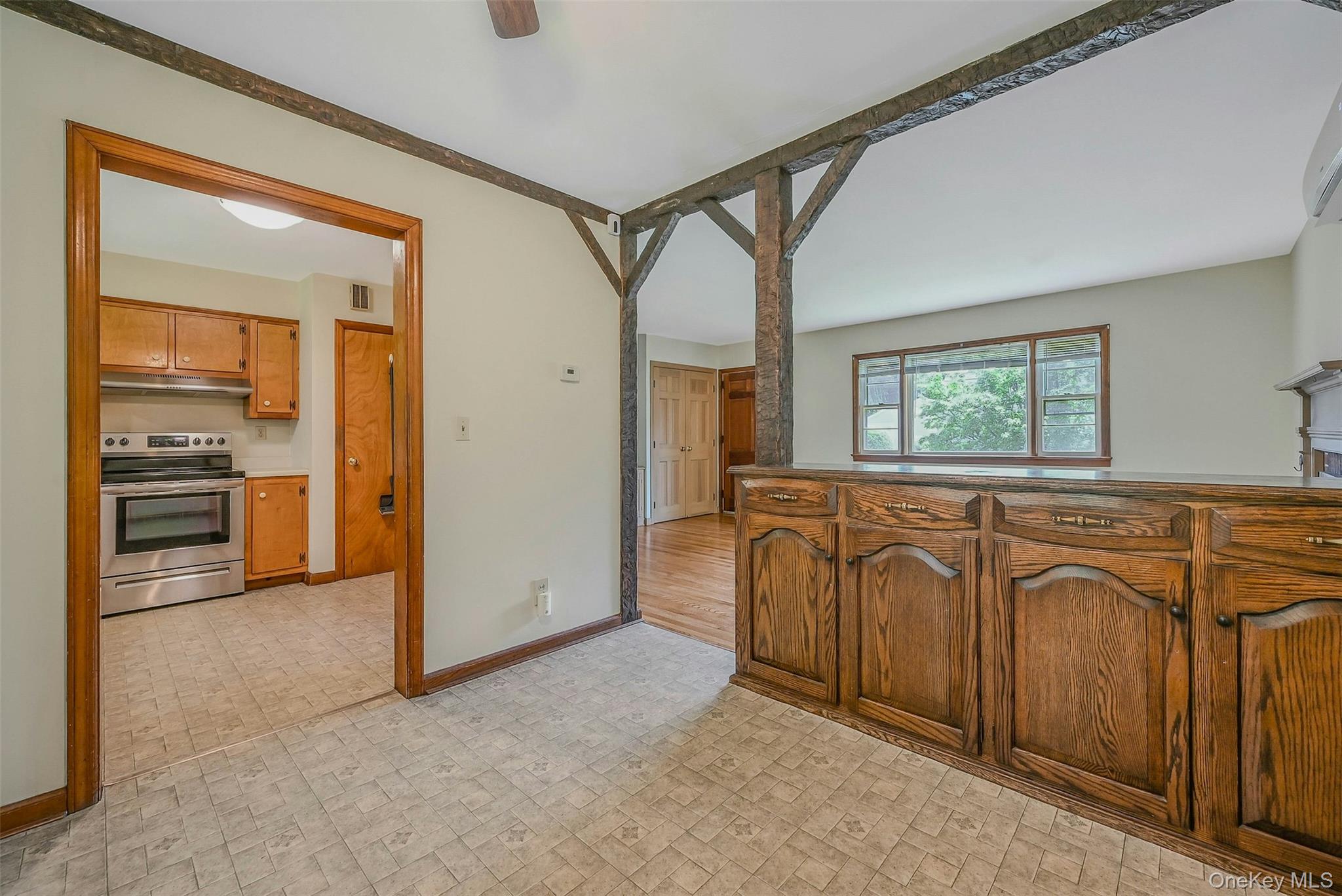 #8 photo, 33 Chestnut Street, Huntington , NY 11743