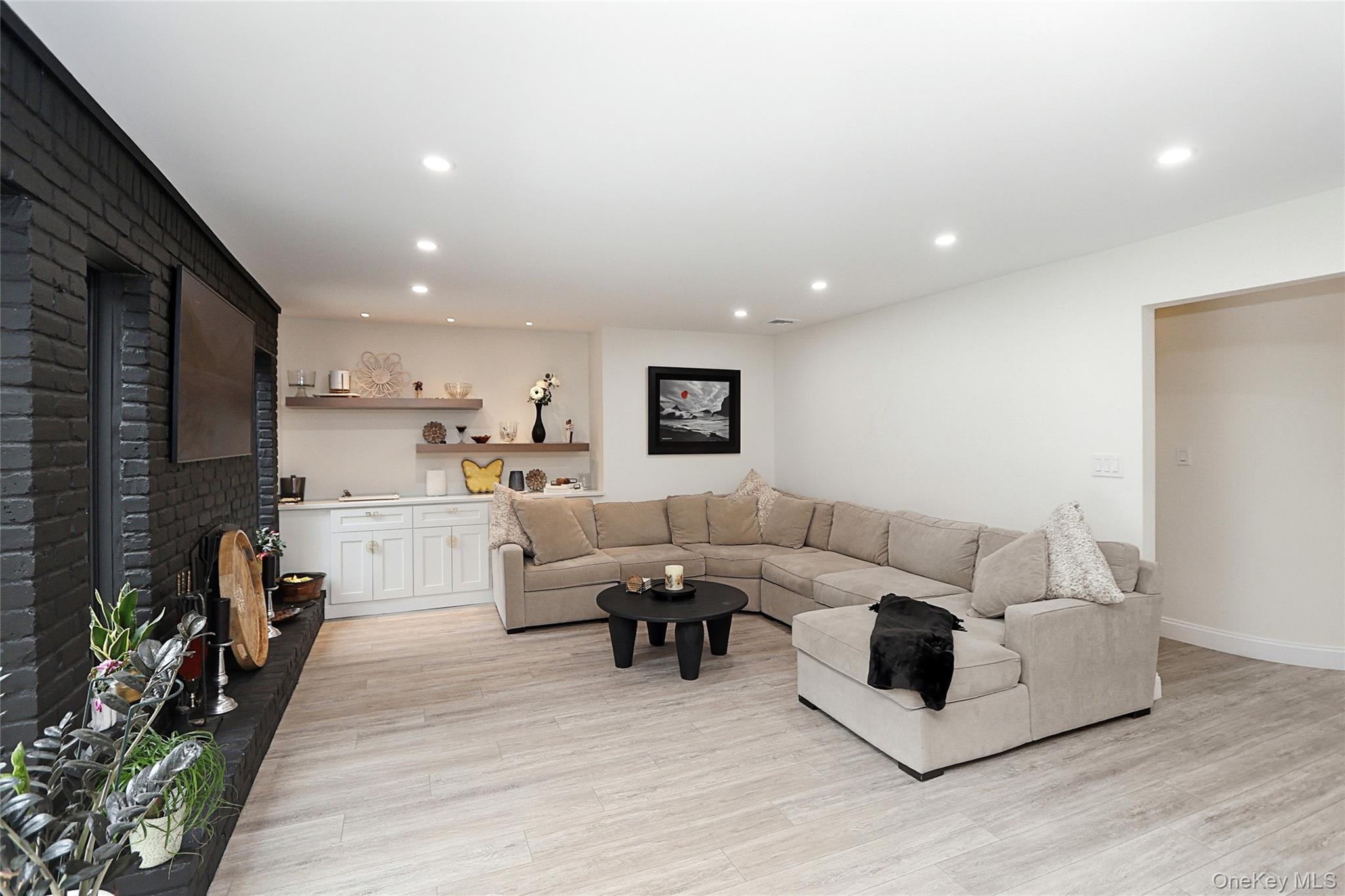 #18 photo, 5 Fieldway Court, Huntington , NY 11743