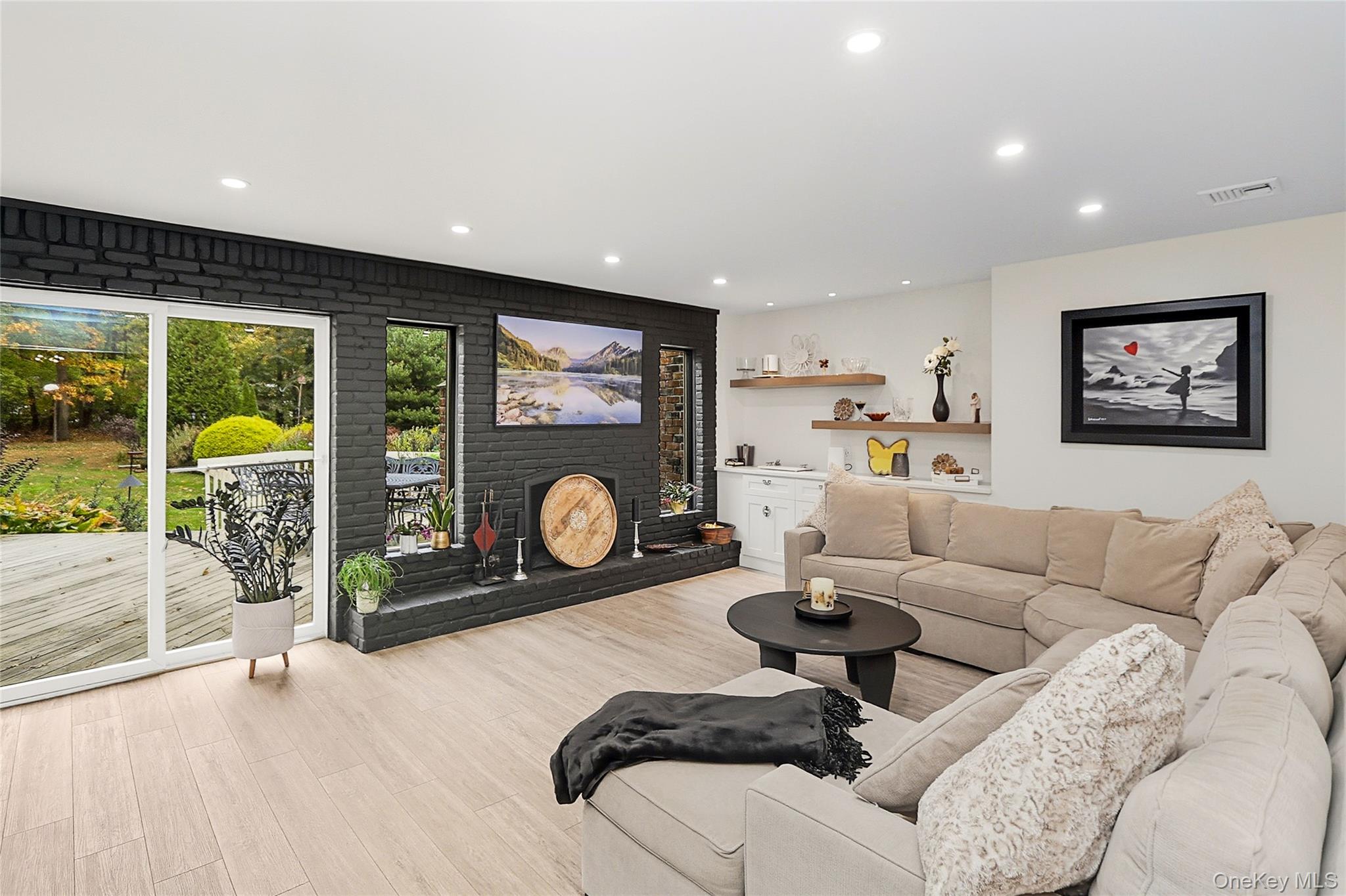 #19 photo, 5 Fieldway Court, Huntington , NY 11743