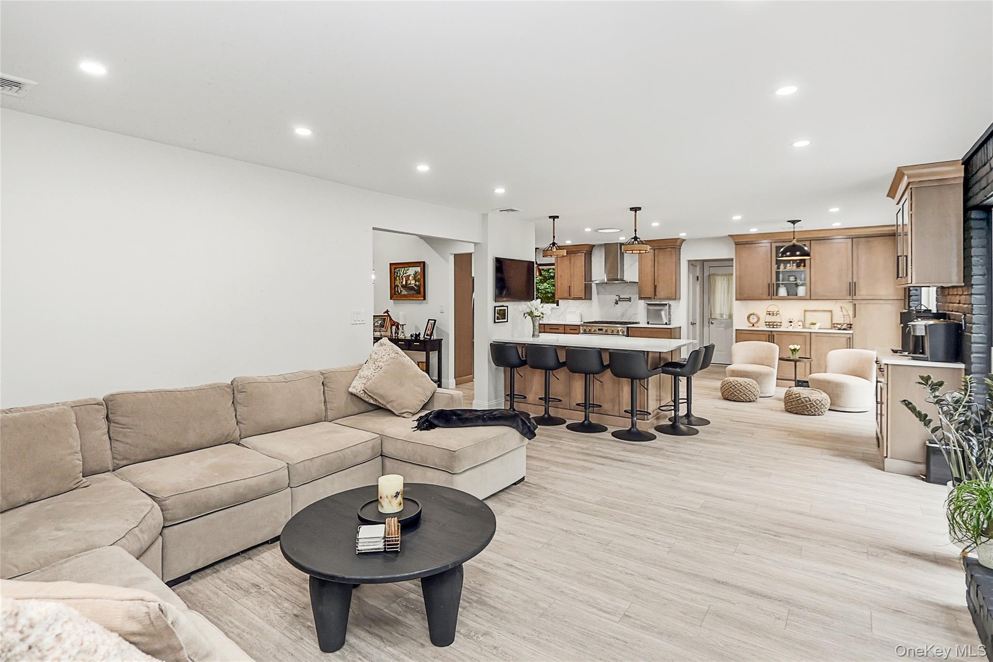 #20 photo, 5 Fieldway Court, Huntington , NY 11743