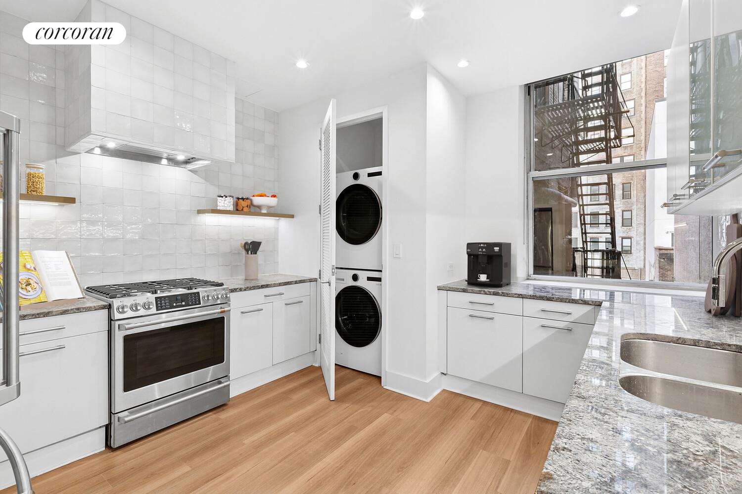 #3 photo, 130 FULTON Street, Fulton/Seaport , NY 10038