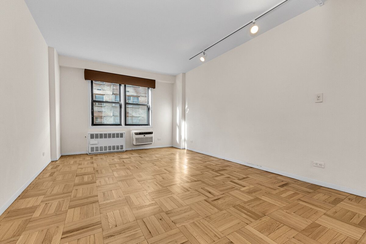 #8 photo, 220 E 54TH Street, Sutton Place , NY 10022