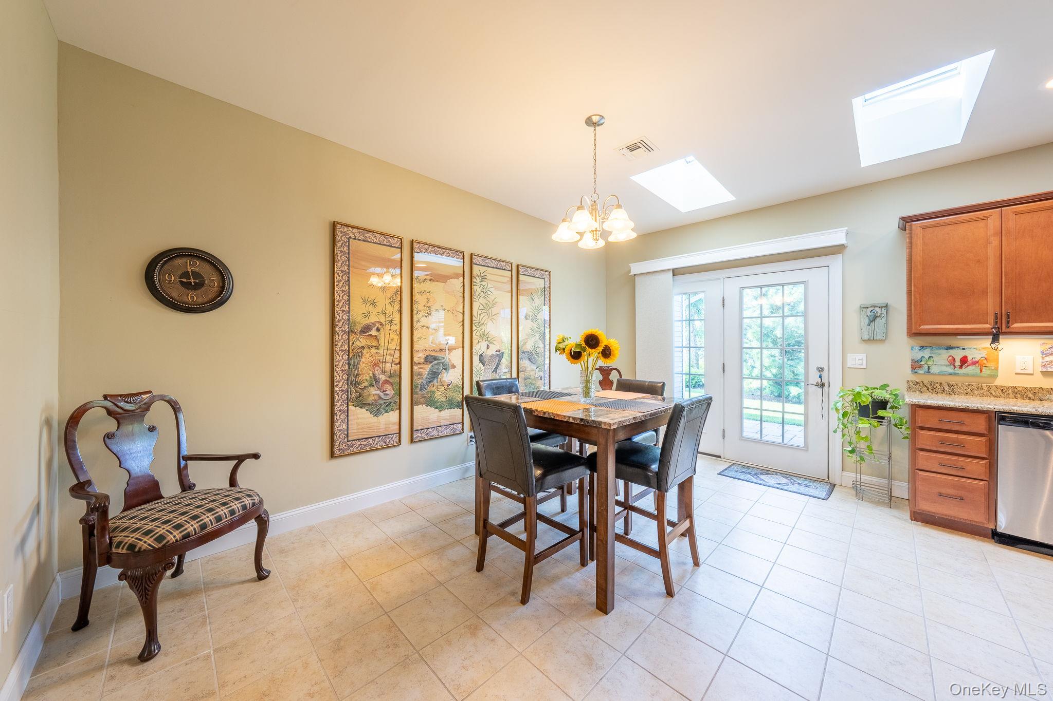 #5 photo, 18 Kennsington Court, Riverhead , NY 11901