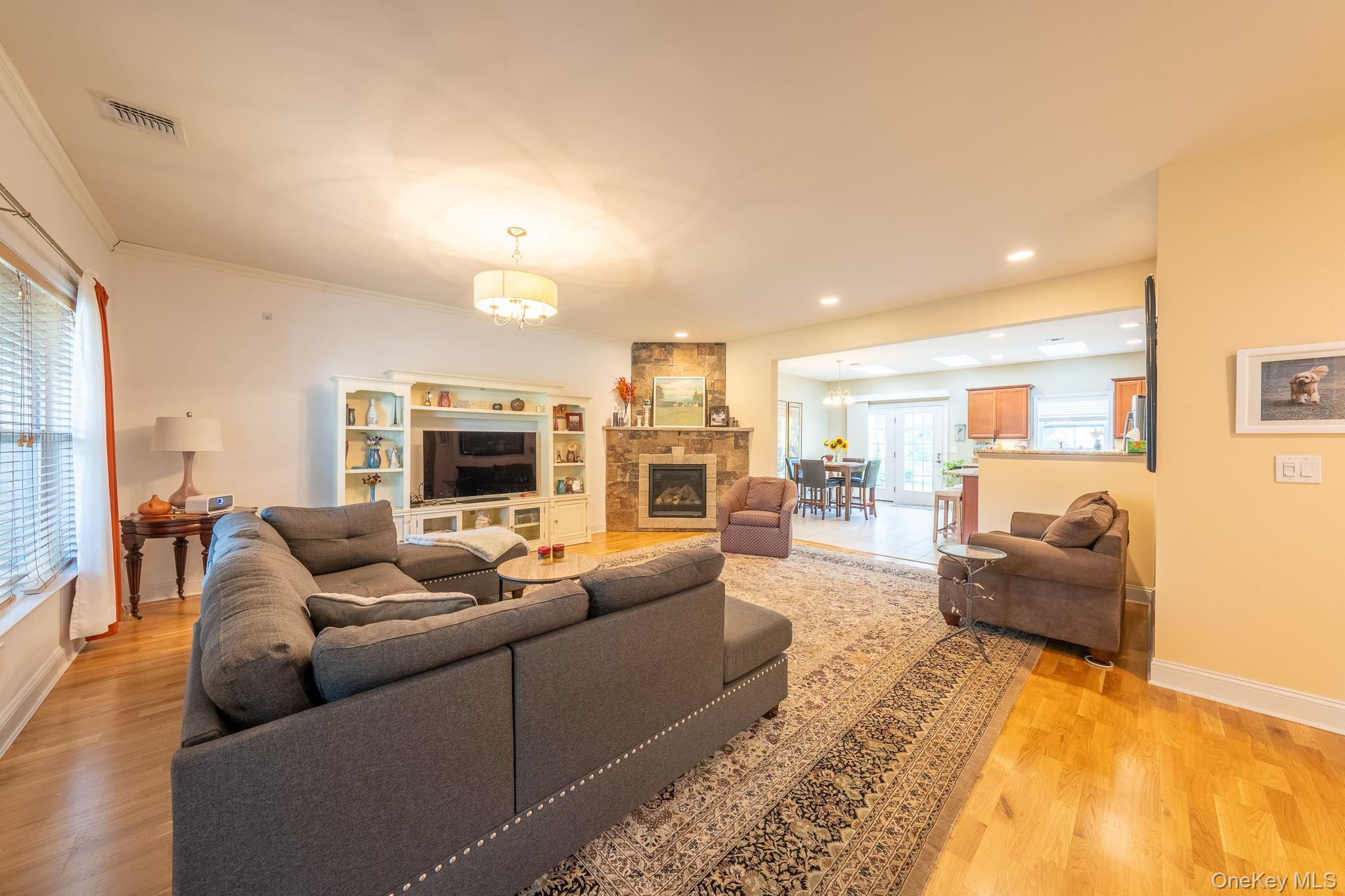 #6 photo, 18 Kennsington Court, Riverhead , NY 11901