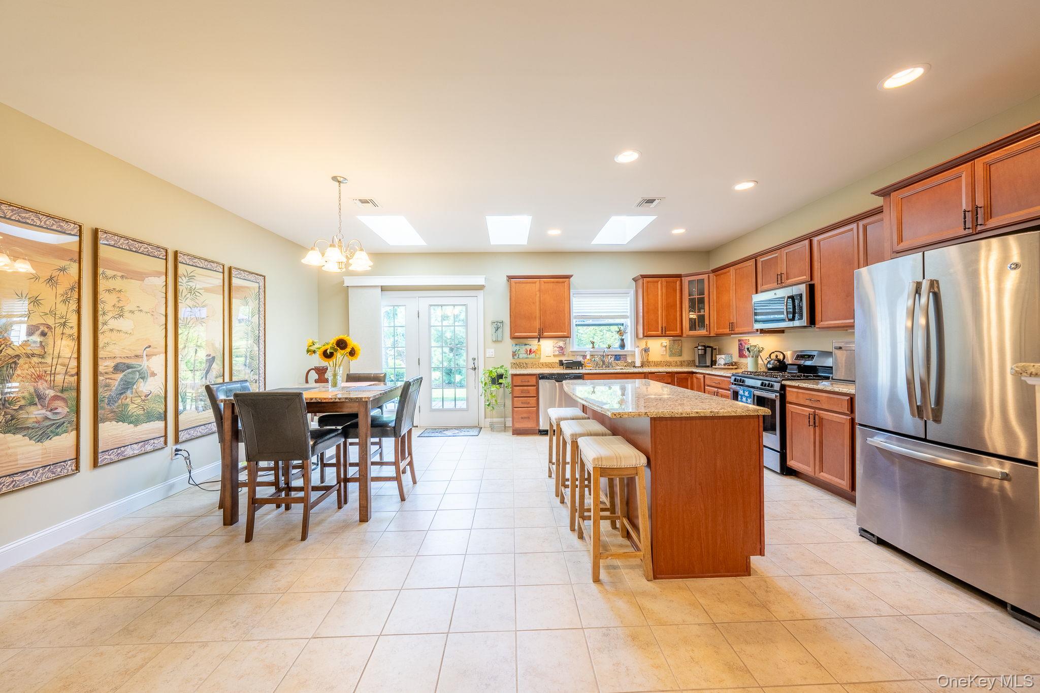 #8 photo, 18 Kennsington Court, Riverhead , NY 11901