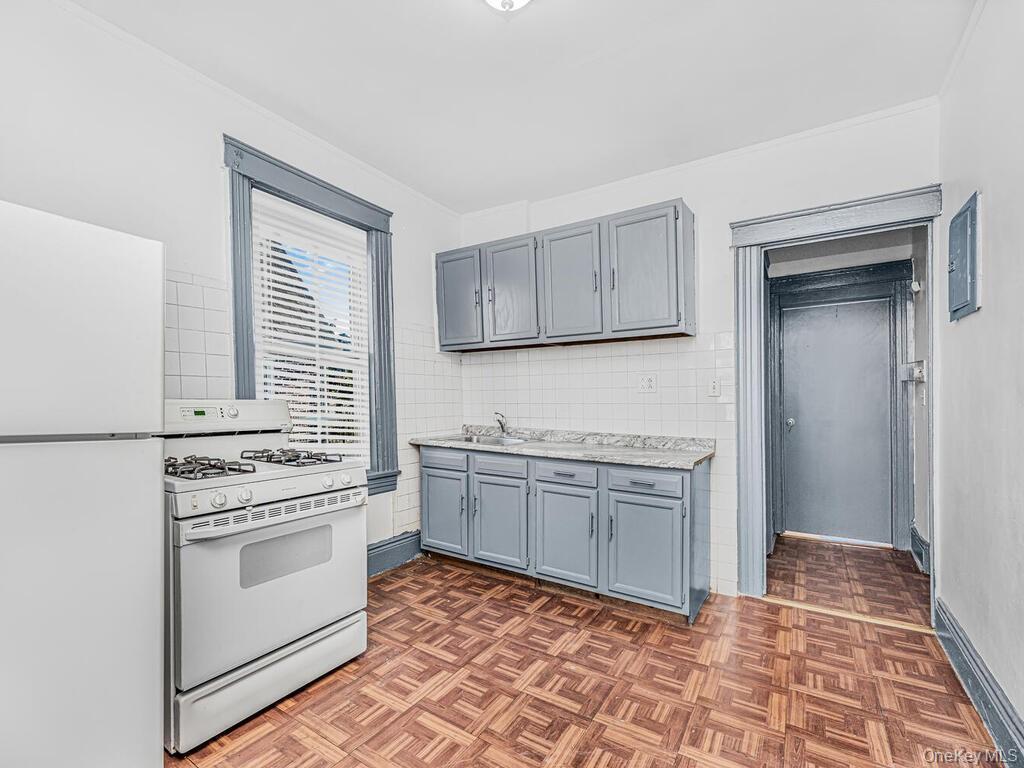 #7 photo, 759 E 218th, Bronx , NY 10467