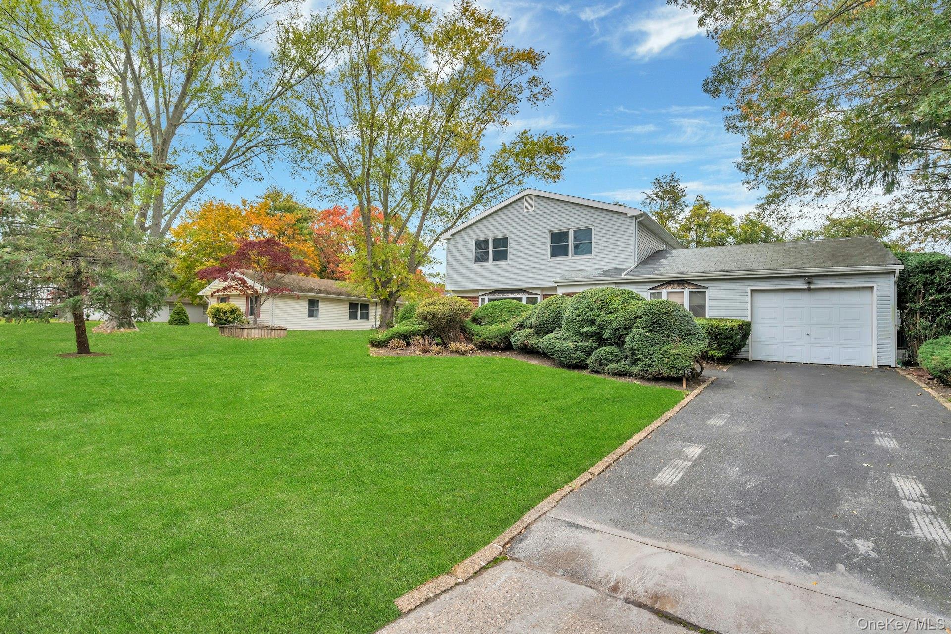 #2 photo, 15 Royalston Lane, South Setauket , NY 11720