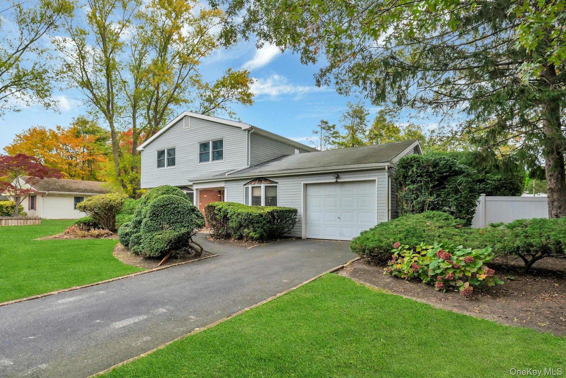 #3 photo, 15 Royalston Lane, South Setauket , NY 11720