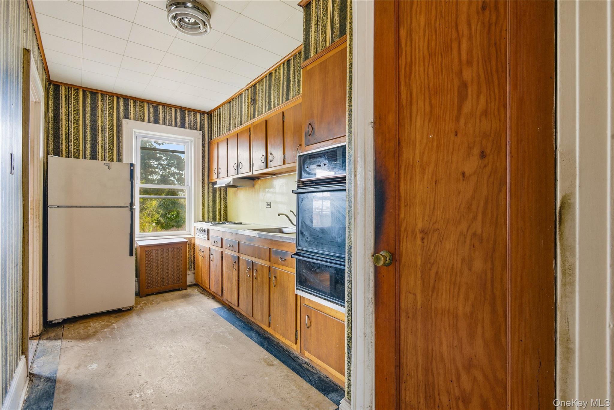 #8 photo, 61-24 65th Street, Middle Village , NY 11379