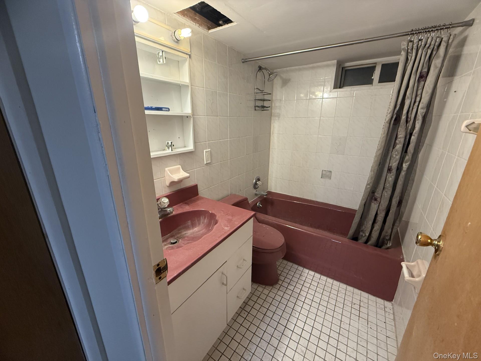 #17 photo, 147 Primrose Drive, New Hyde Park , NY 11040