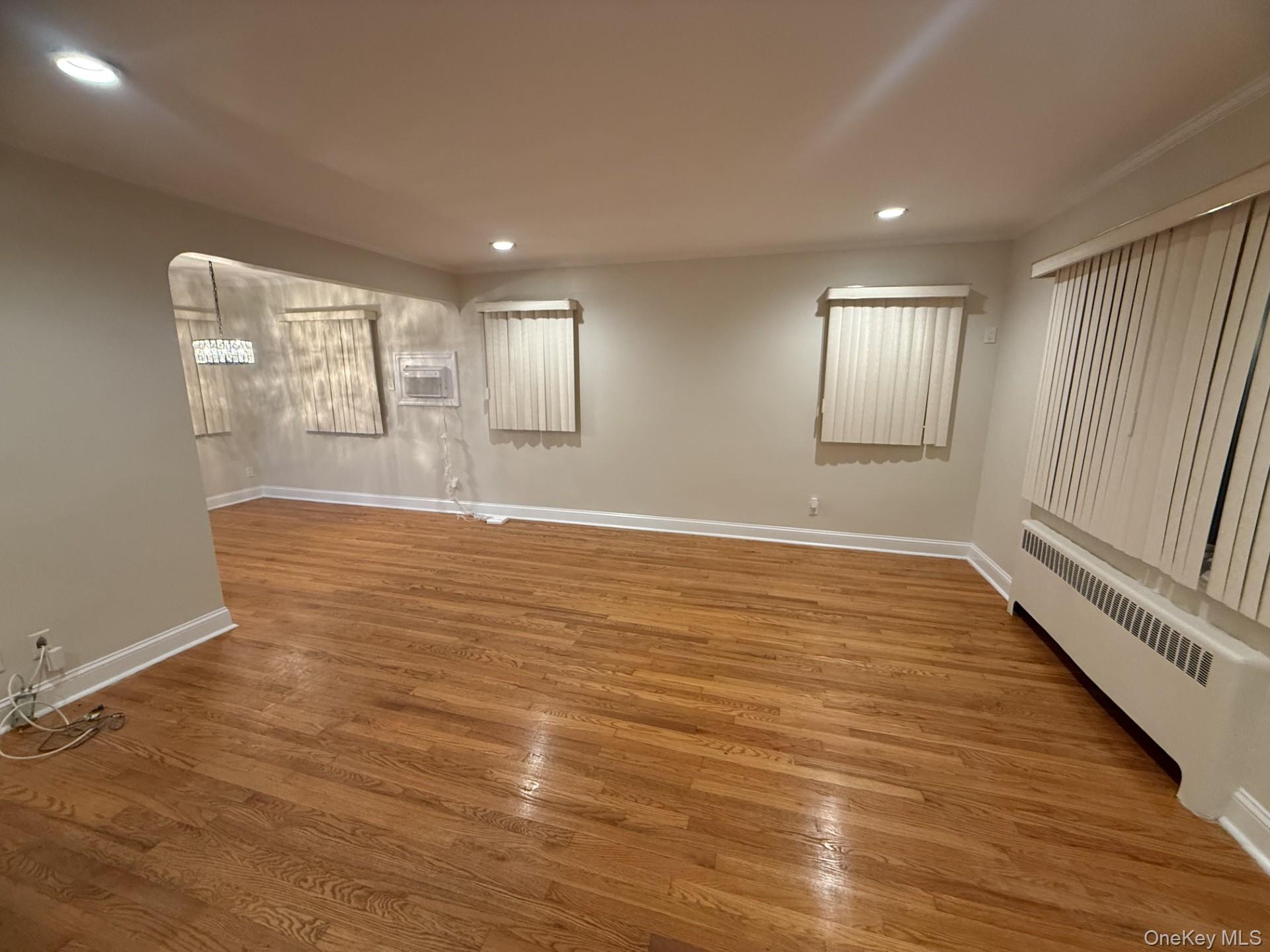 #2 photo, 147 Primrose Drive, New Hyde Park , NY 11040