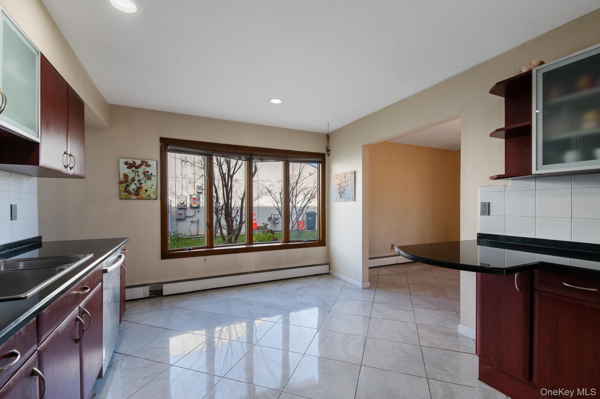 #10 photo, 89 Nottingham Road, Manhasset Hills , NY 11040