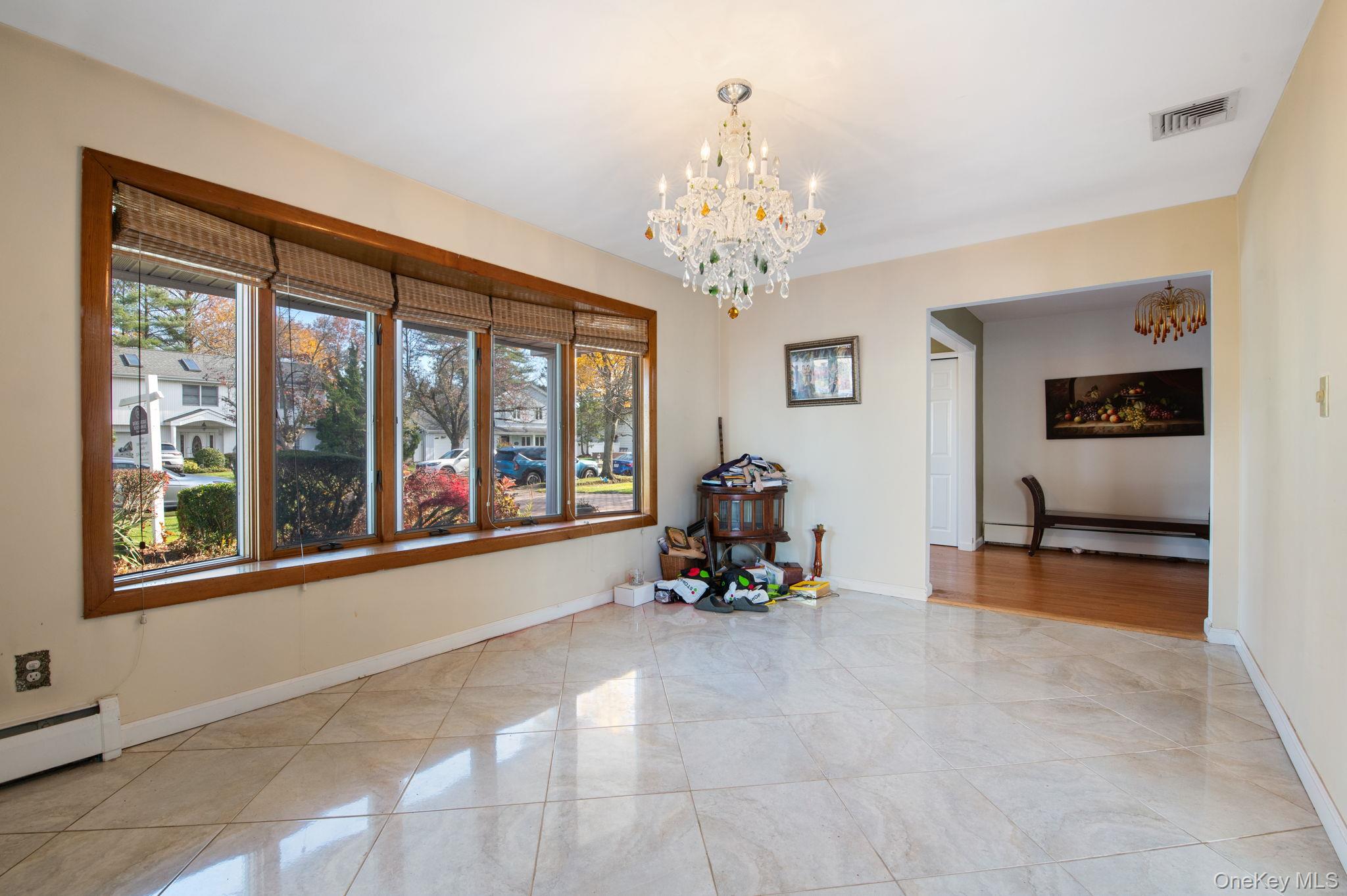 #5 photo, 89 Nottingham Road, Manhasset Hills , NY 11040