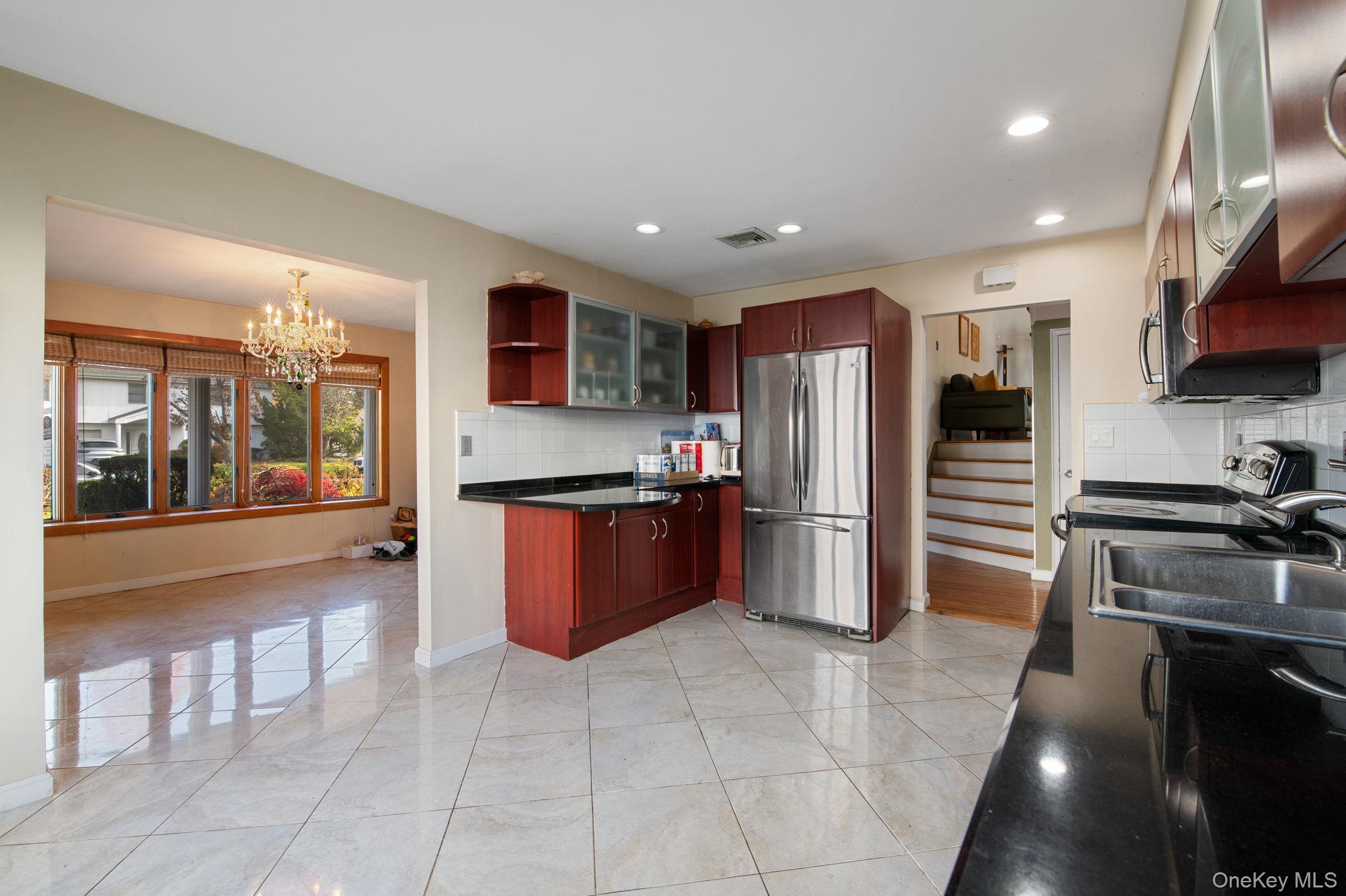 #9 photo, 89 Nottingham Road, Manhasset Hills , NY 11040