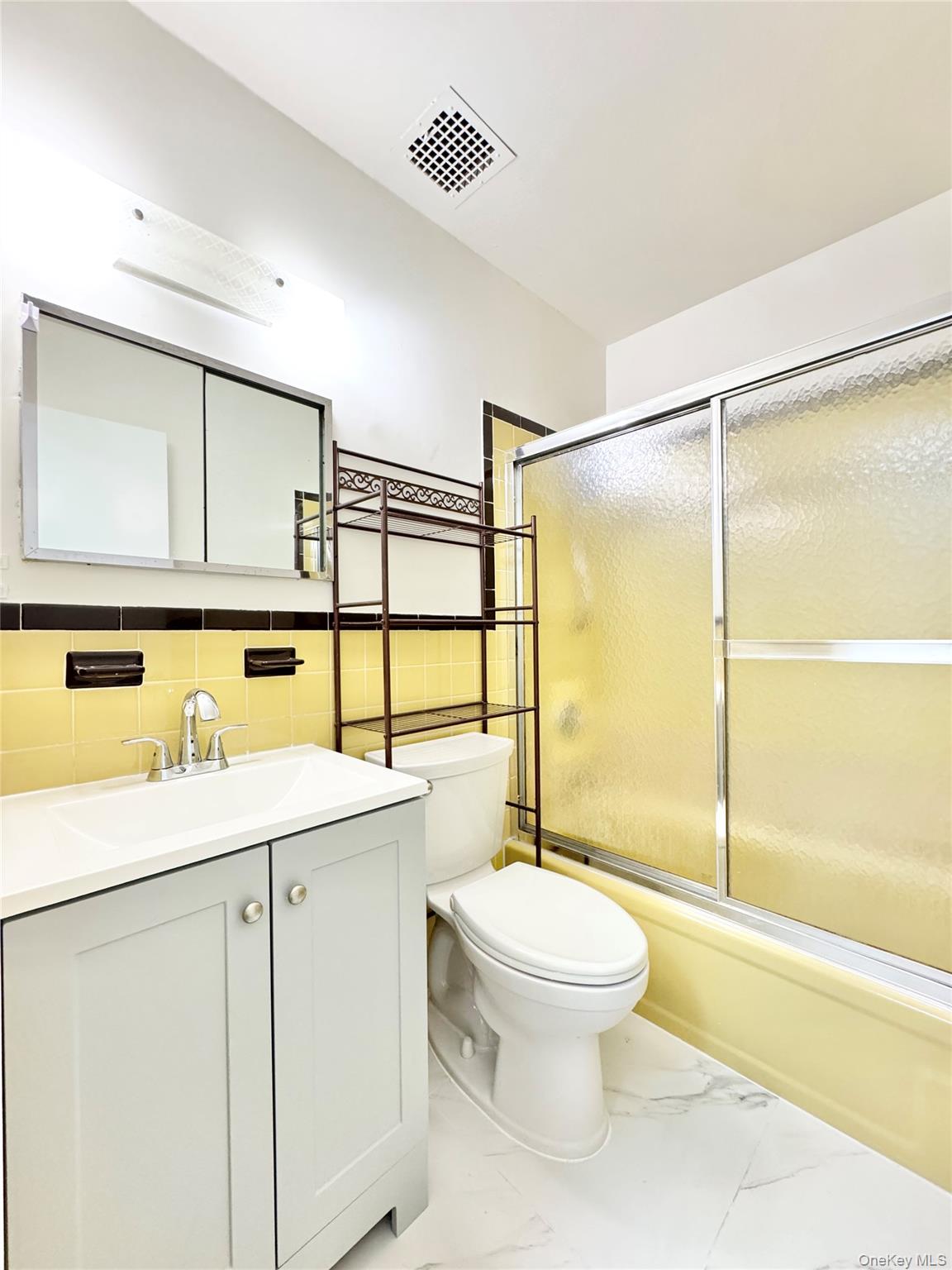 #13 photo, 88-11 53rd Avenue, Elmhurst , NY 11373