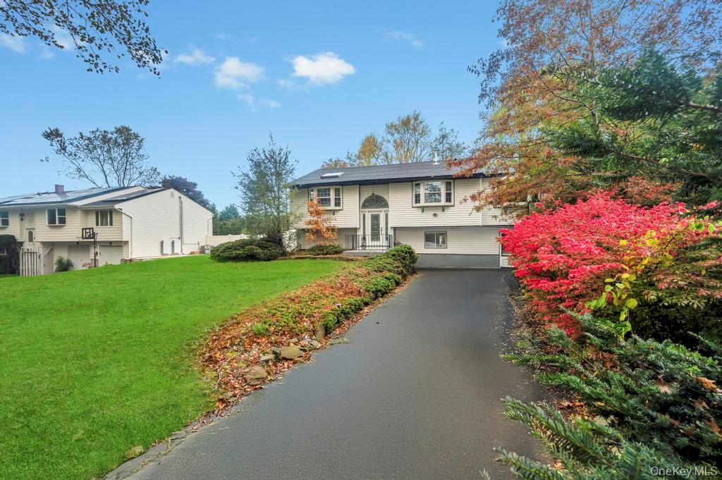 #3 photo, 29 Dillon Drive, Dix Hills , NY 11746