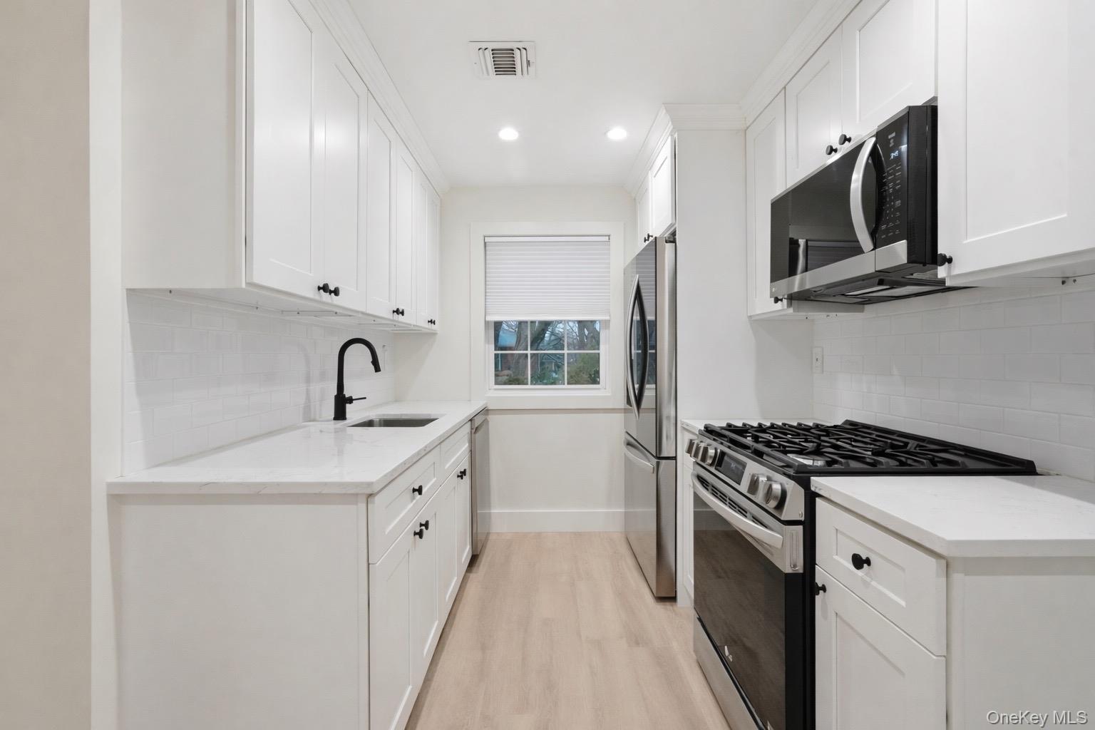 #8 photo, 2531 Jerusalem Avenue, מחוז נסאו North Bellmore , NY 11710