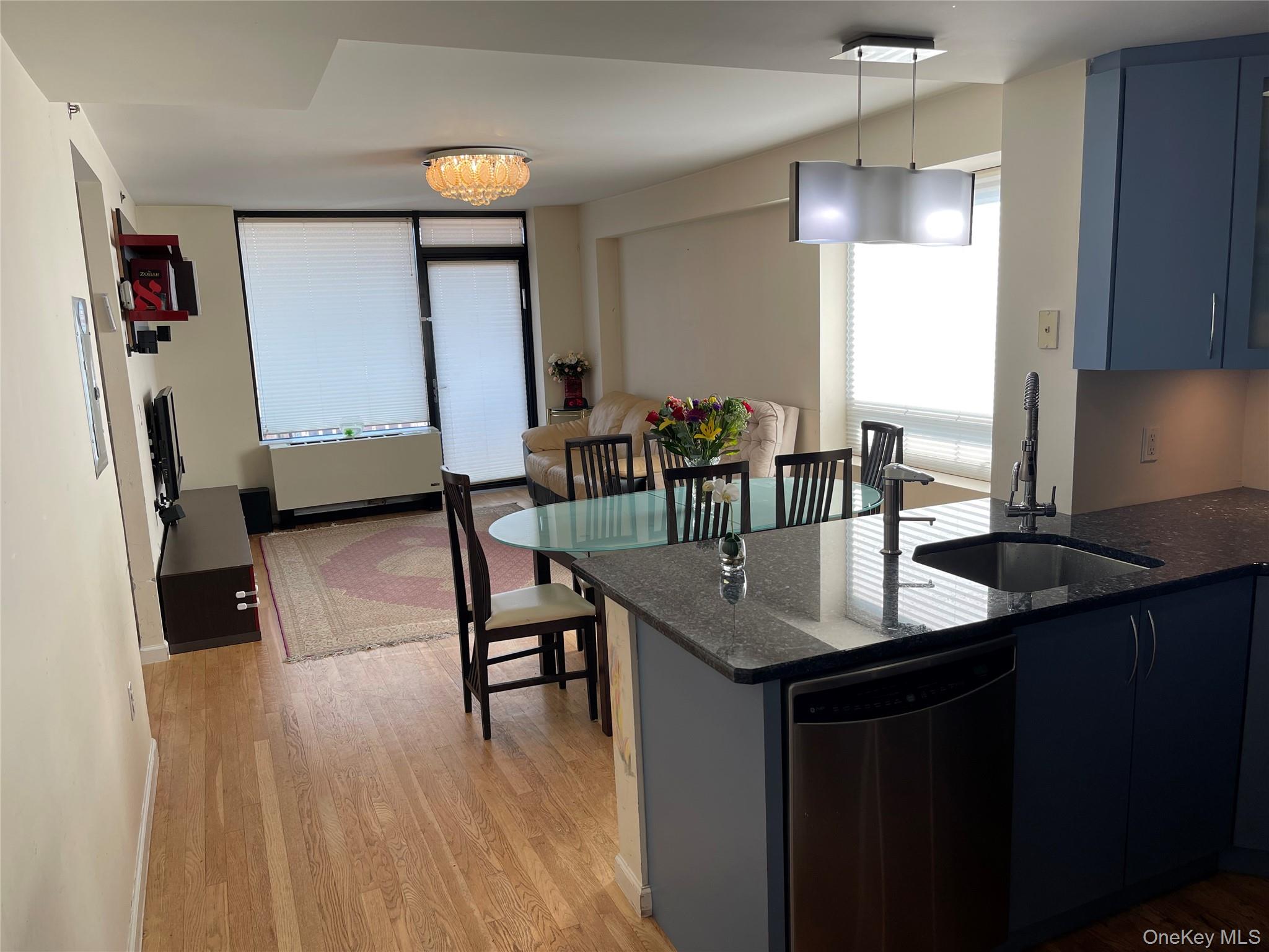 #12 photo, 116-24 GROSVENOR Lane, Kew Gardens , NY 11415