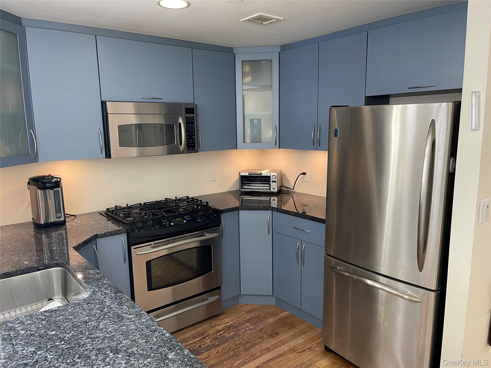 #17 photo, 116-24 GROSVENOR Lane, Kew Gardens , NY 11415