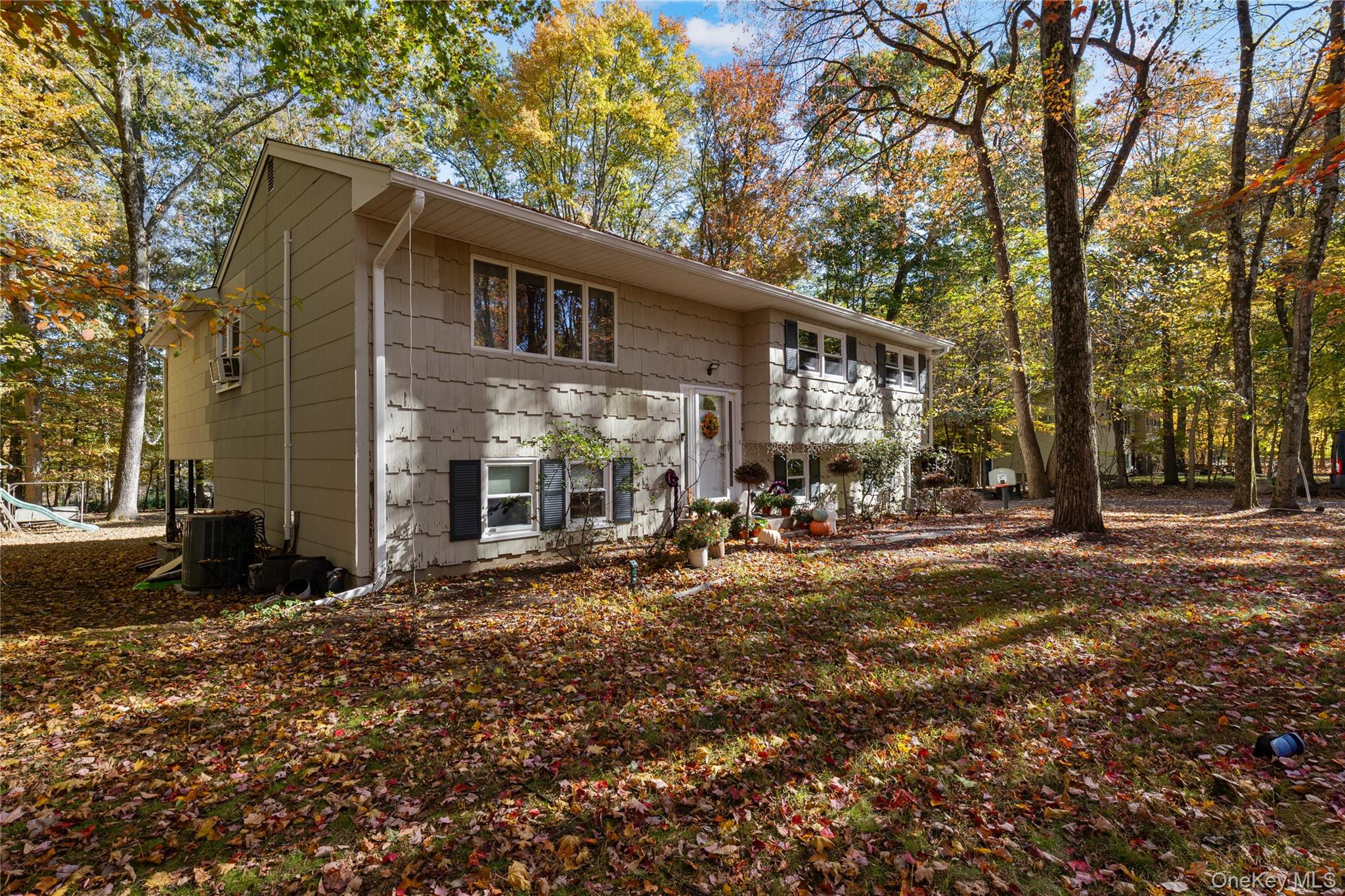 #3 photo, 19 Apple Blossom Court, Airmont , NY 10952