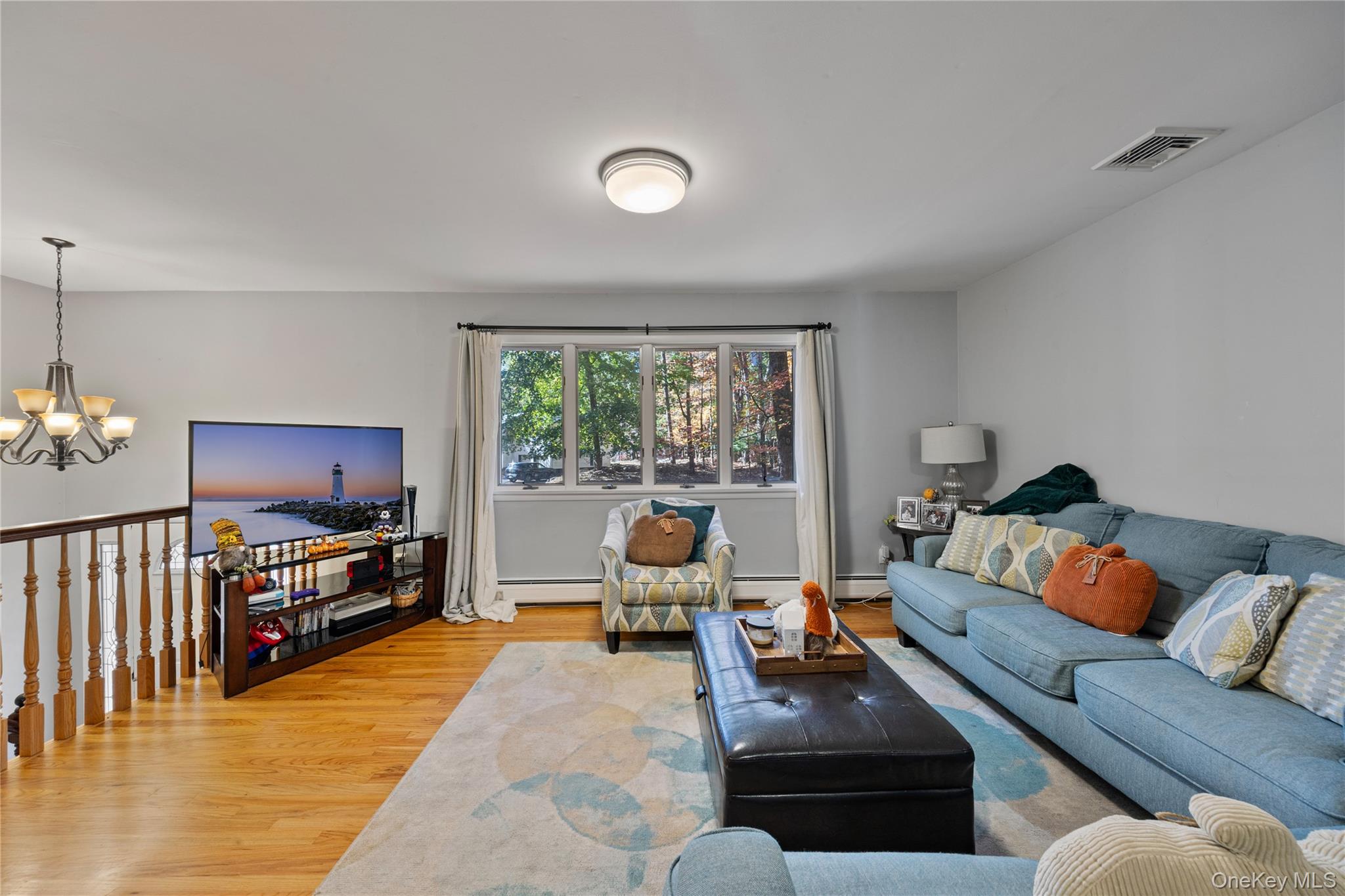 #5 photo, 19 Apple Blossom Court, Airmont , NY 10952