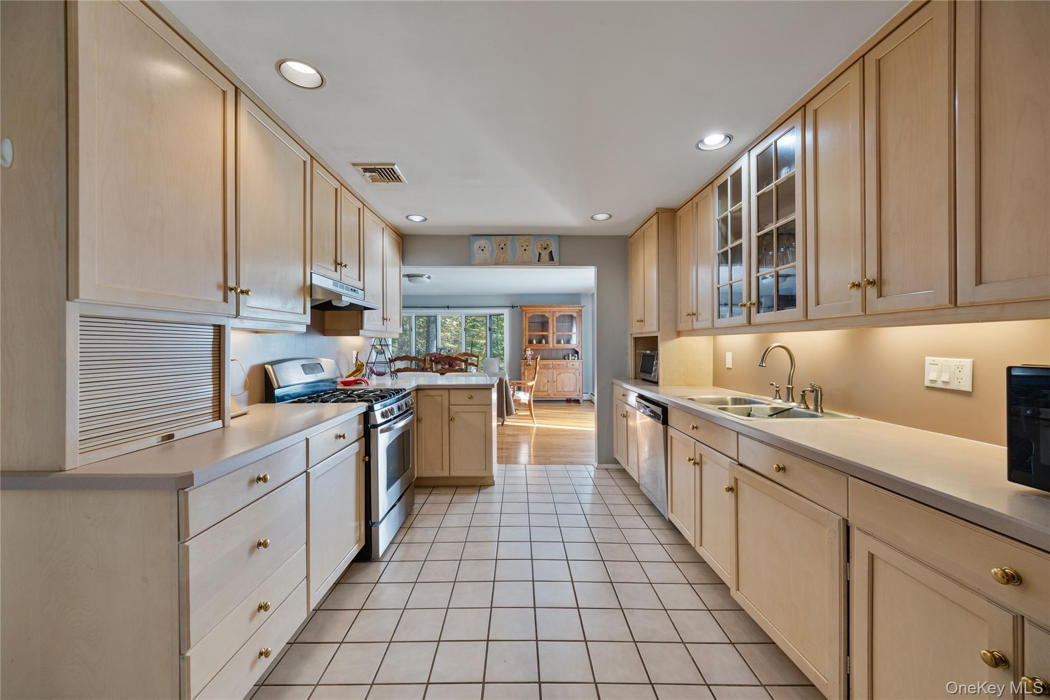 #9 photo, 19 Apple Blossom Court, Airmont , NY 10952