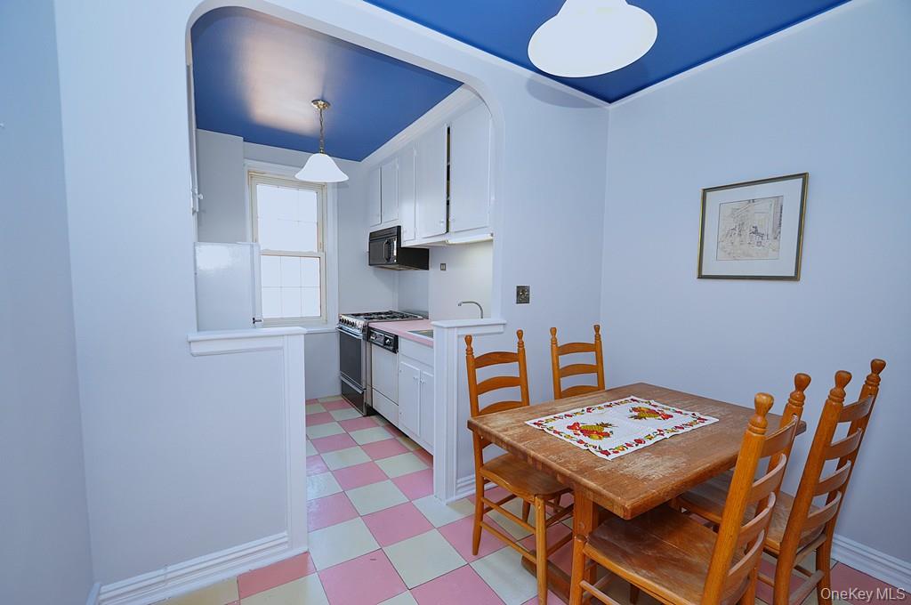 #14 photo, 949 Palmer Road, Bronxville , NY 10708