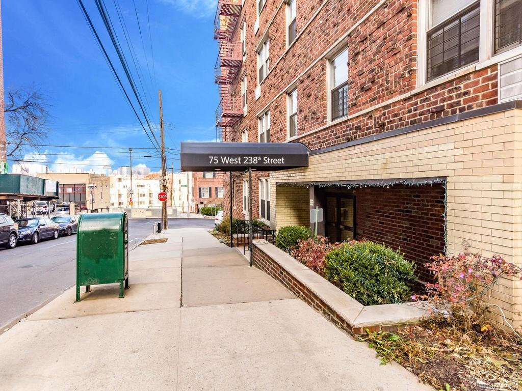 #12 photo, 75 W 238th Street, Bronx , NY 10463
