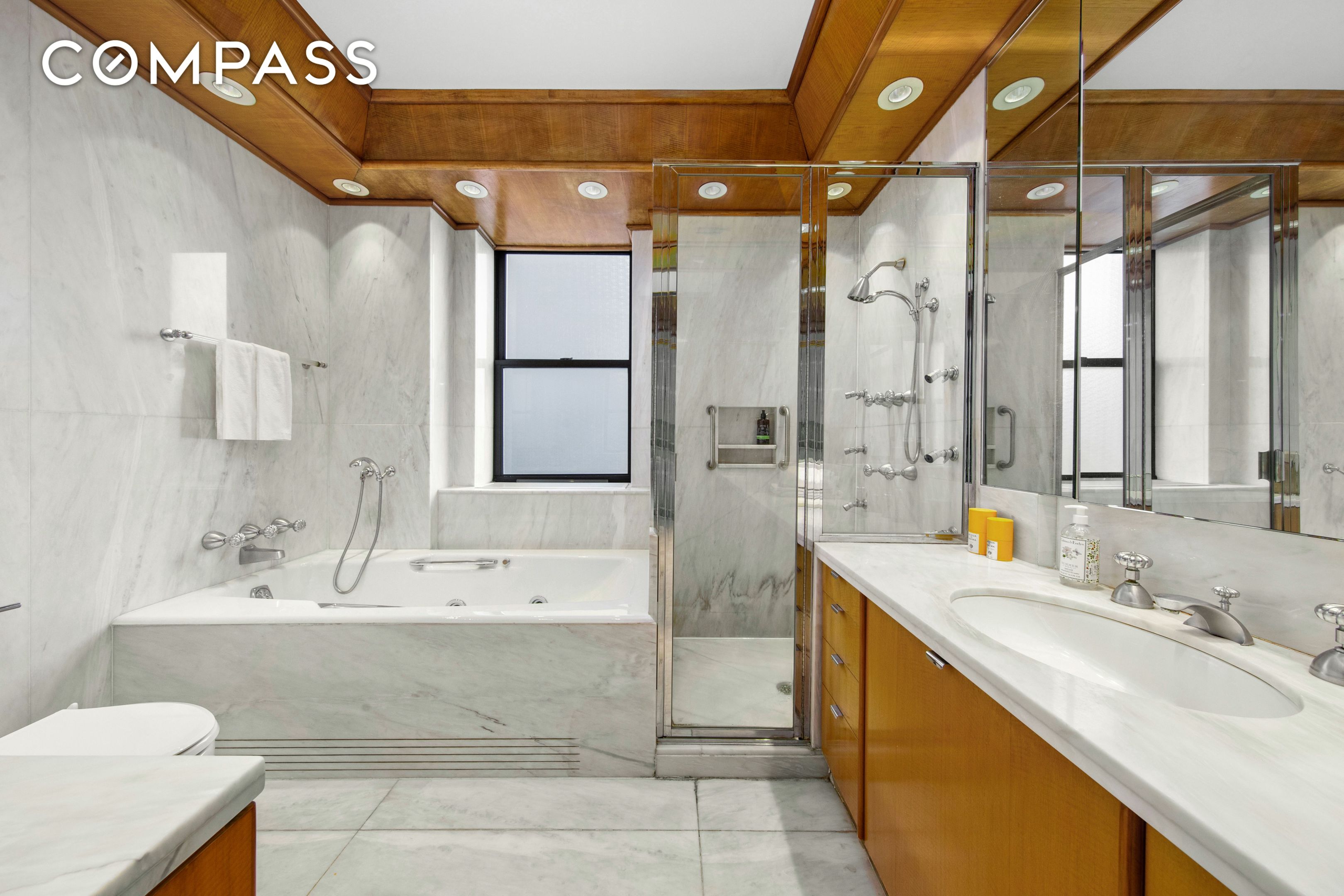 #14 photo, 990 5th Avenue, Upper East Side , NY 10075