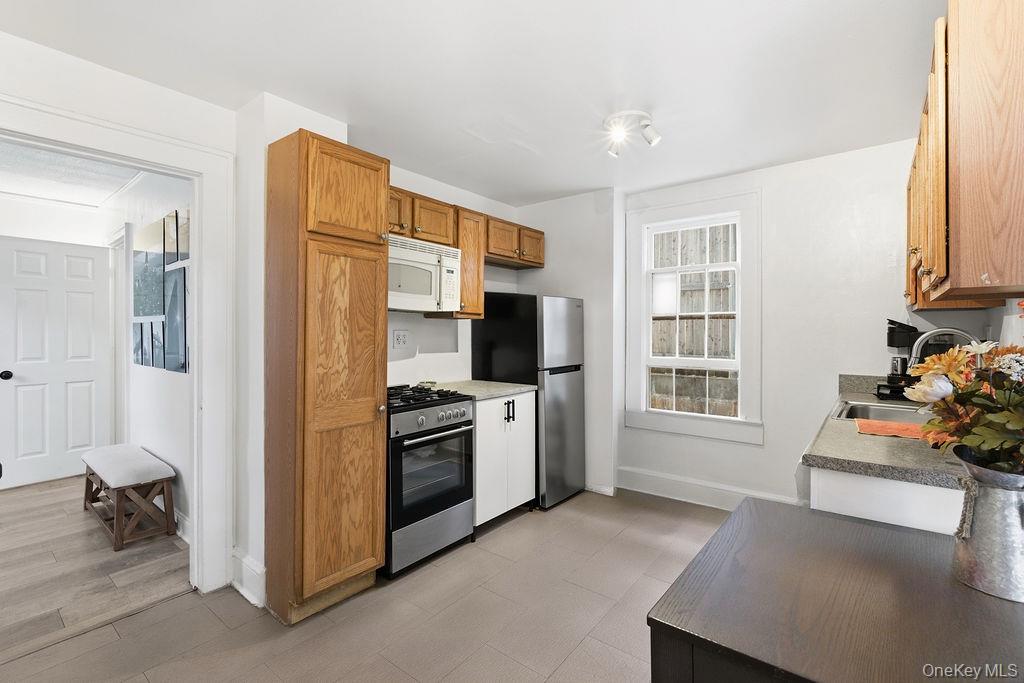 #6 photo, 65 Bedford Avenue, Westbury , NY 11590