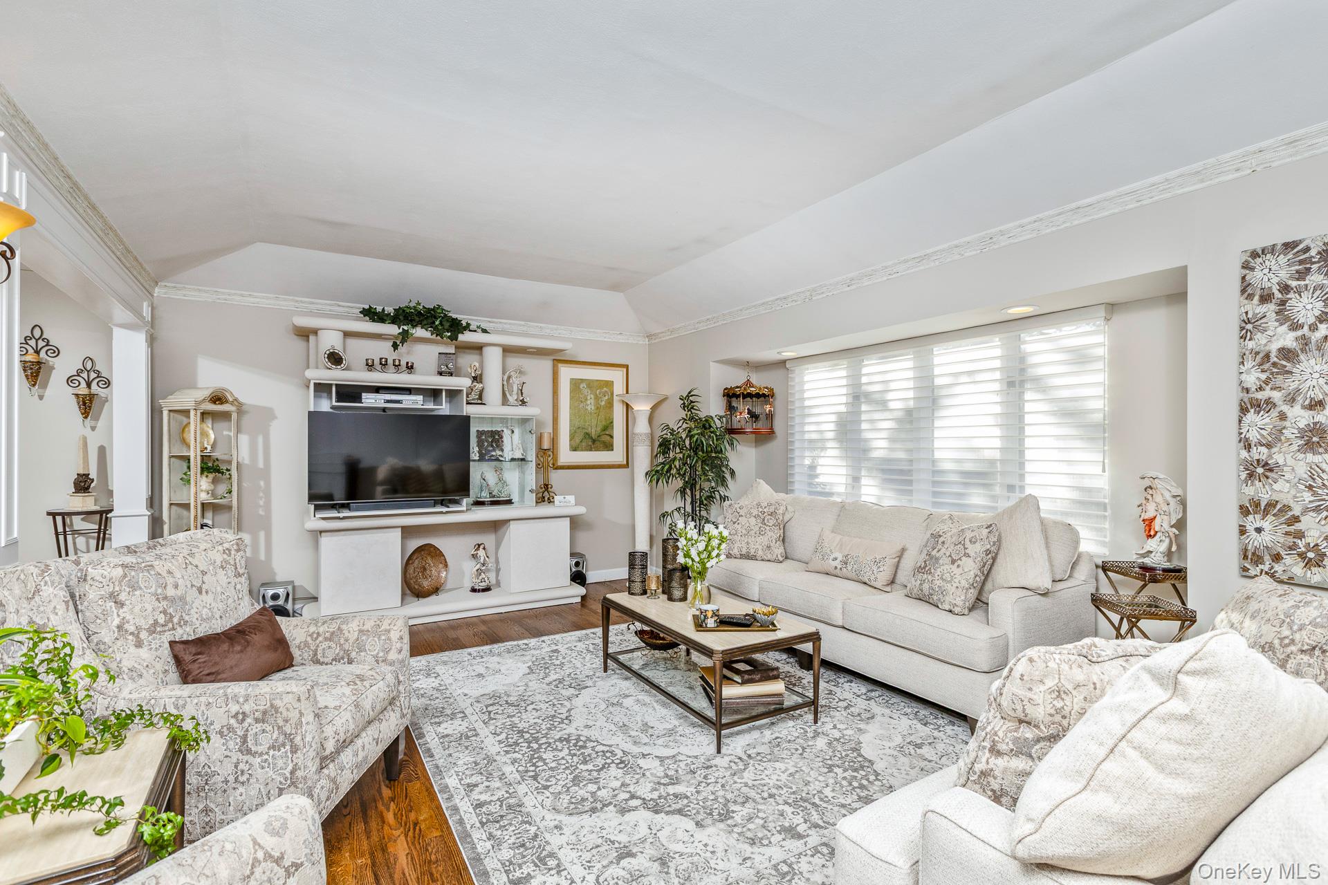 #6 photo, 74 Lauren Avenue, Dix Hills , NY 11746