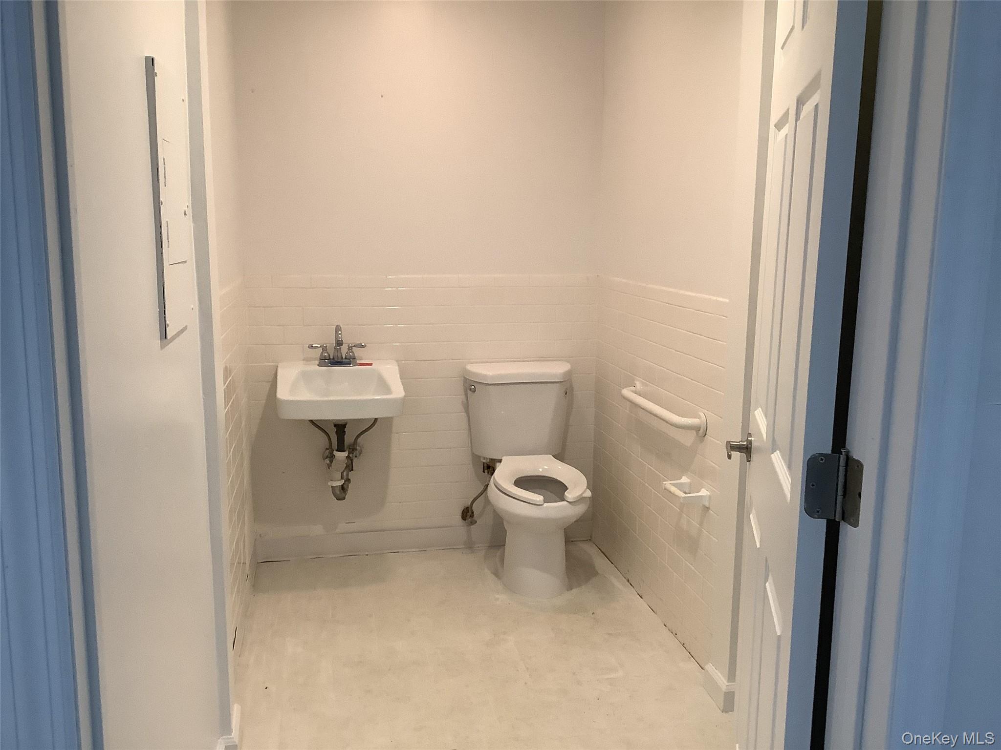 #12 photo, 93-95 Jackson Avenue, Syosset , NY 11791