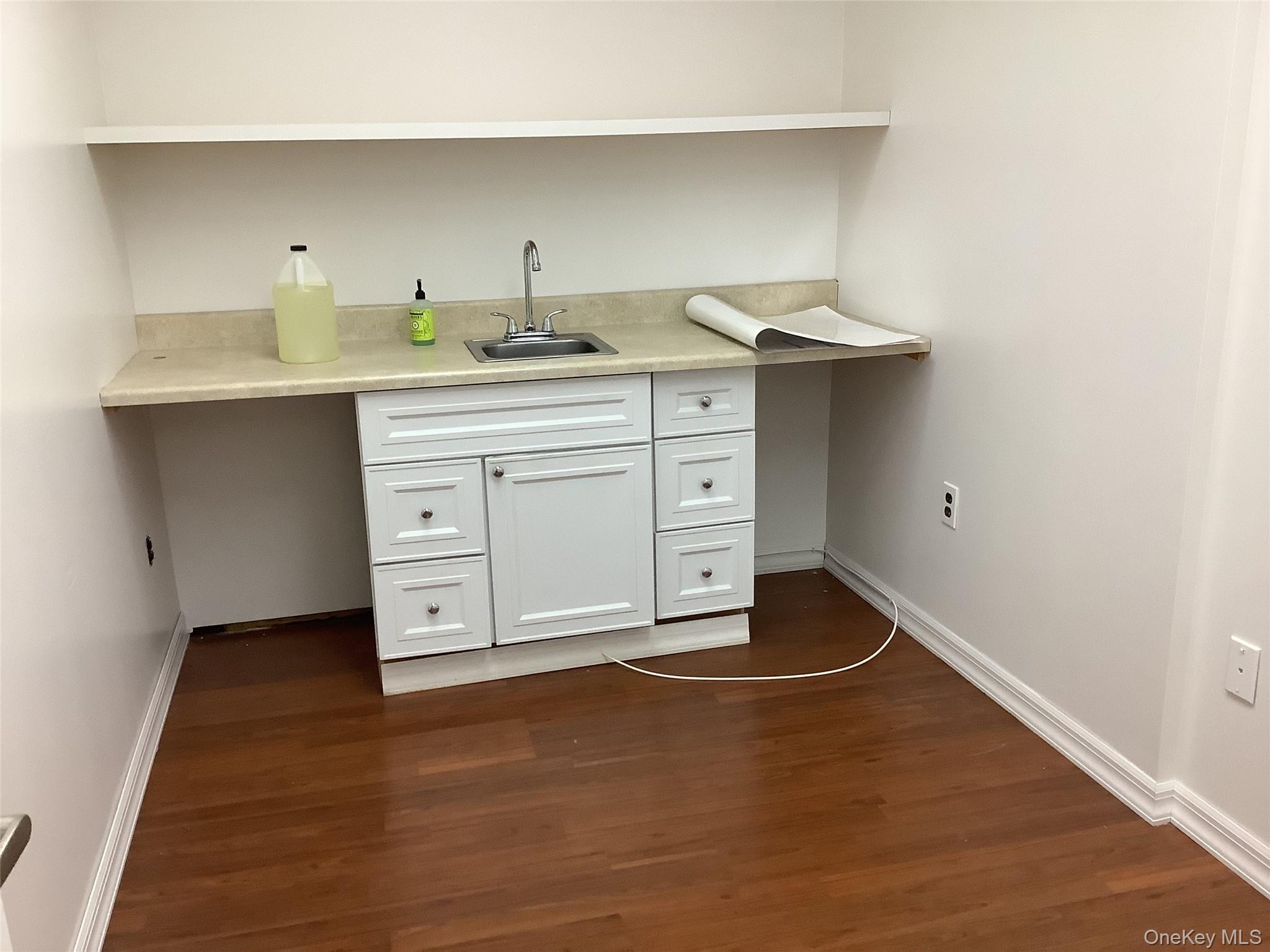 #20 photo, 93-95 Jackson Avenue, Syosset , NY 11791