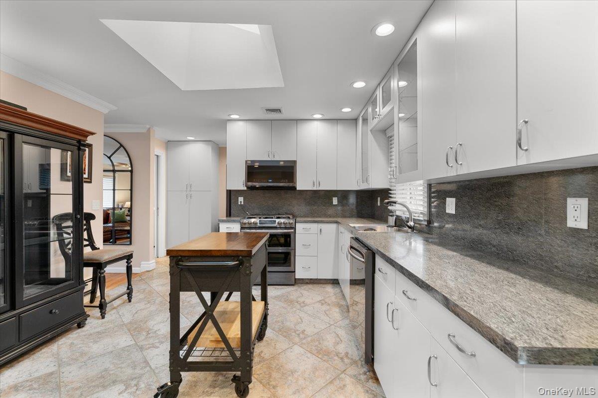 #10 photo, 1321 Manor Lane, Bay Shore , NY 11706