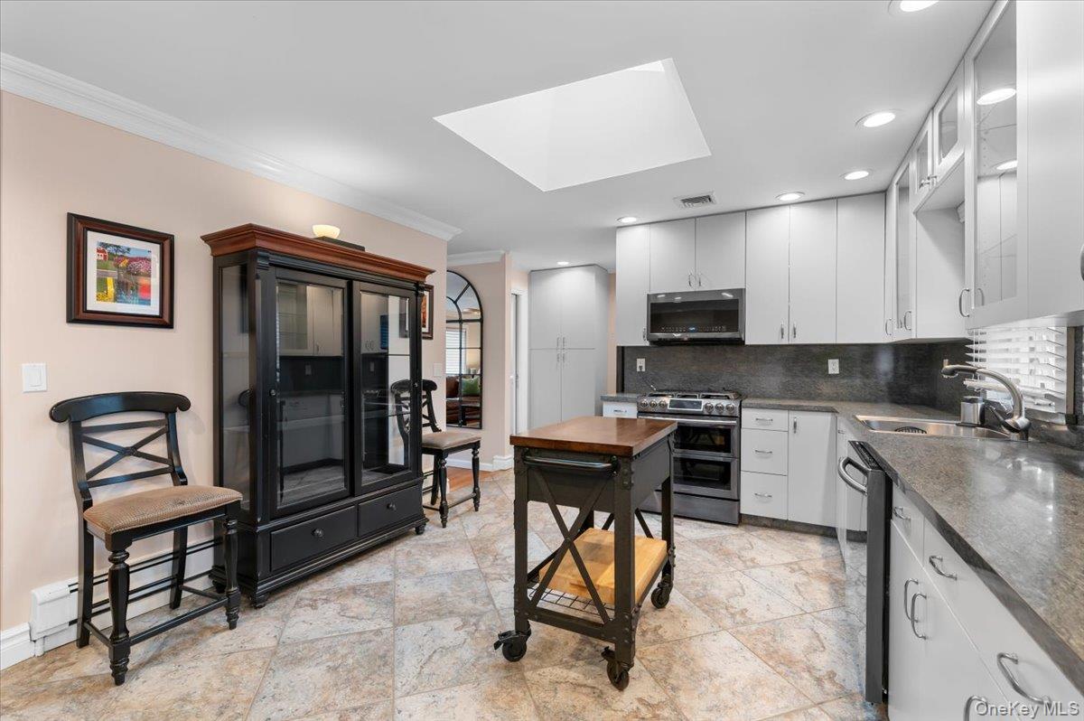 #11 photo, 1321 Manor Lane, Bay Shore , NY 11706