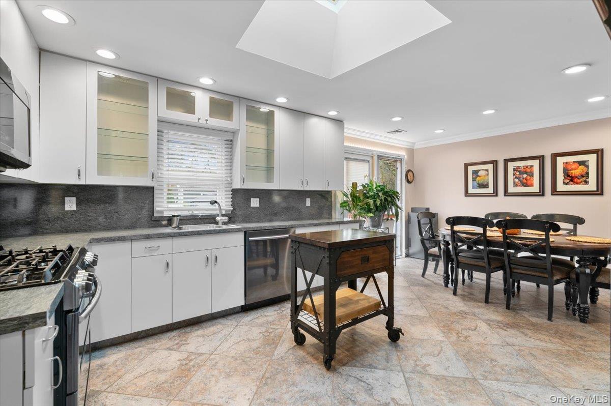 #12 photo, 1321 Manor Lane, Bay Shore , NY 11706