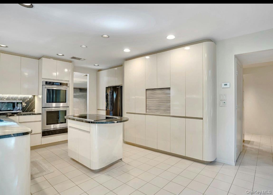 #5 photo, 87 McCulloch Drive, Dix Hills , NY 11746