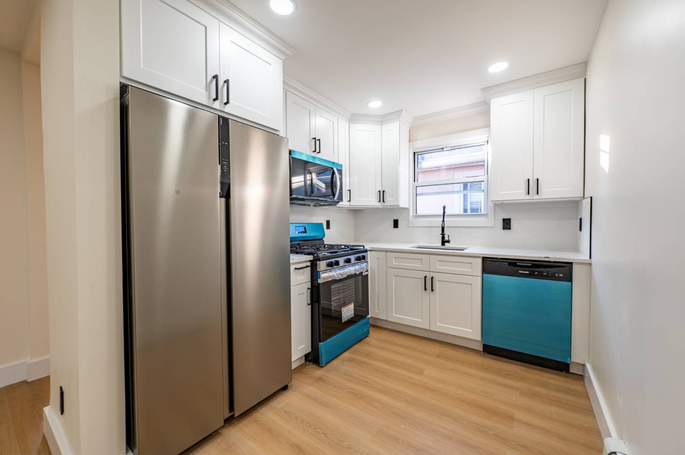 #3 photo, 3188 Rawlins Avenue, Country Club , NY 10465