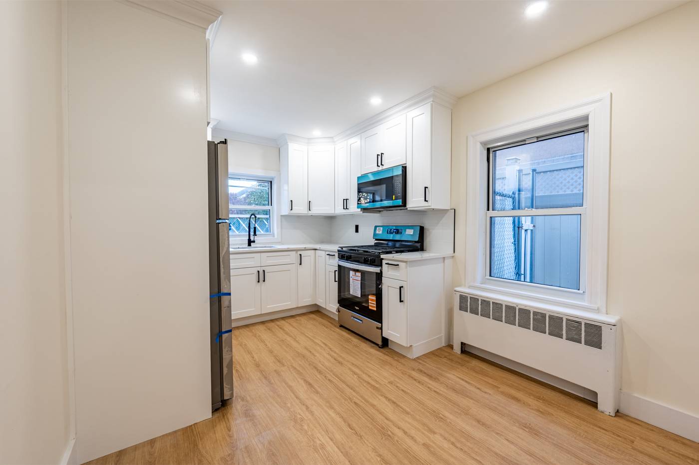 #4 photo, 3188 Rawlins Avenue, Country Club , NY 10465