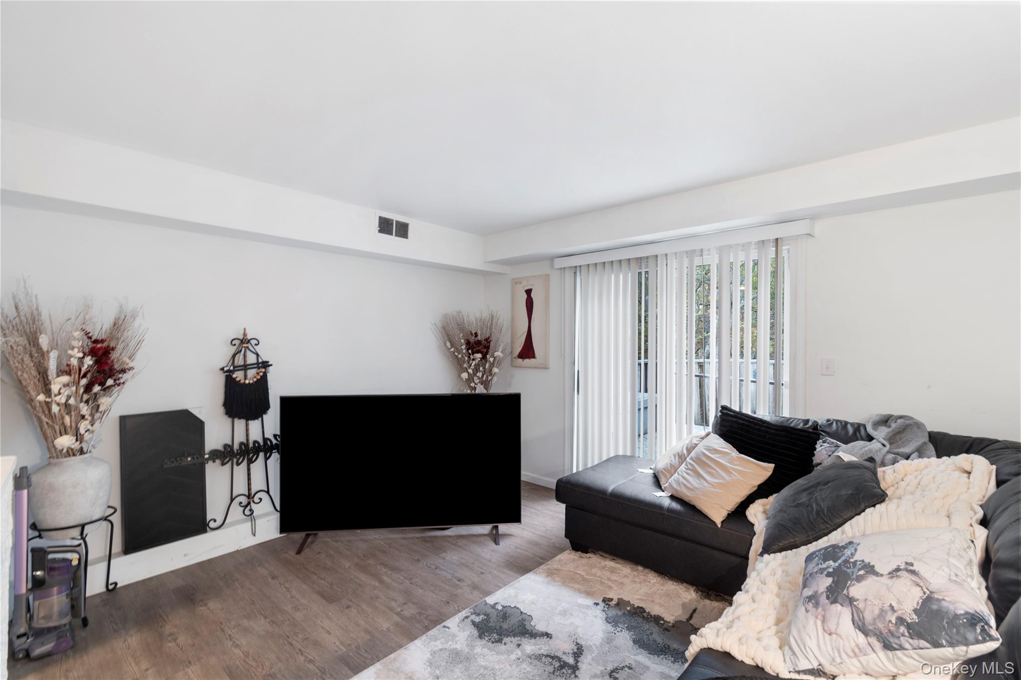 #8 photo, 231 Hill Rise, Calverton , NY 11933