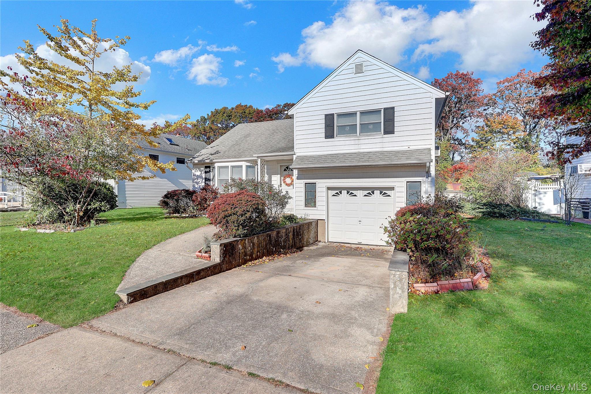 #3 photo, 31 Poplar Street, Massapequa , NY 11758