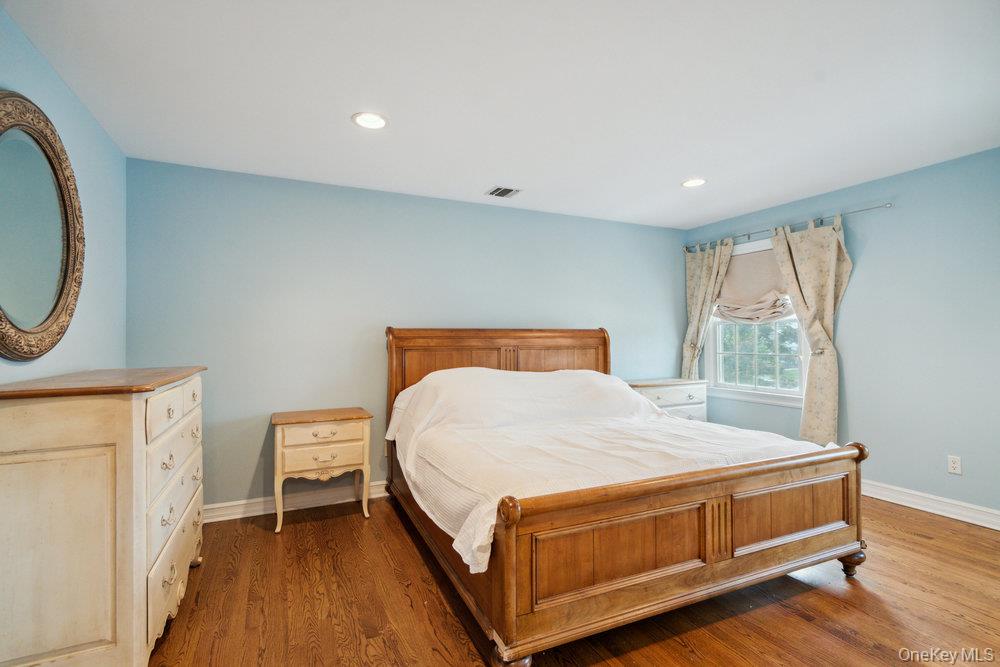 #20 photo, 47 Syosset Circle, Syosset , NY 11791